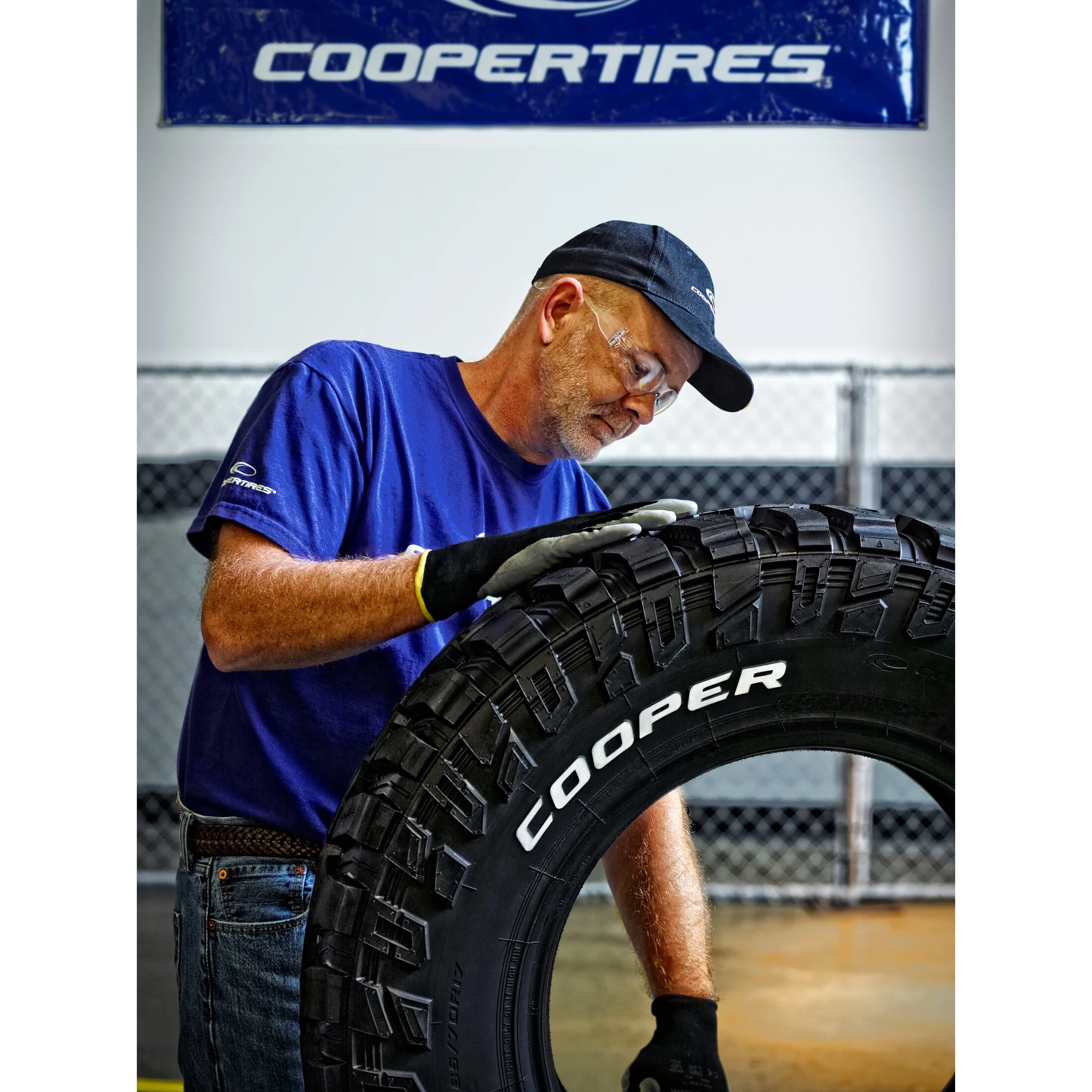 Cooper Evolution H/T All Season 265/70R17 115T Light Truck Tire