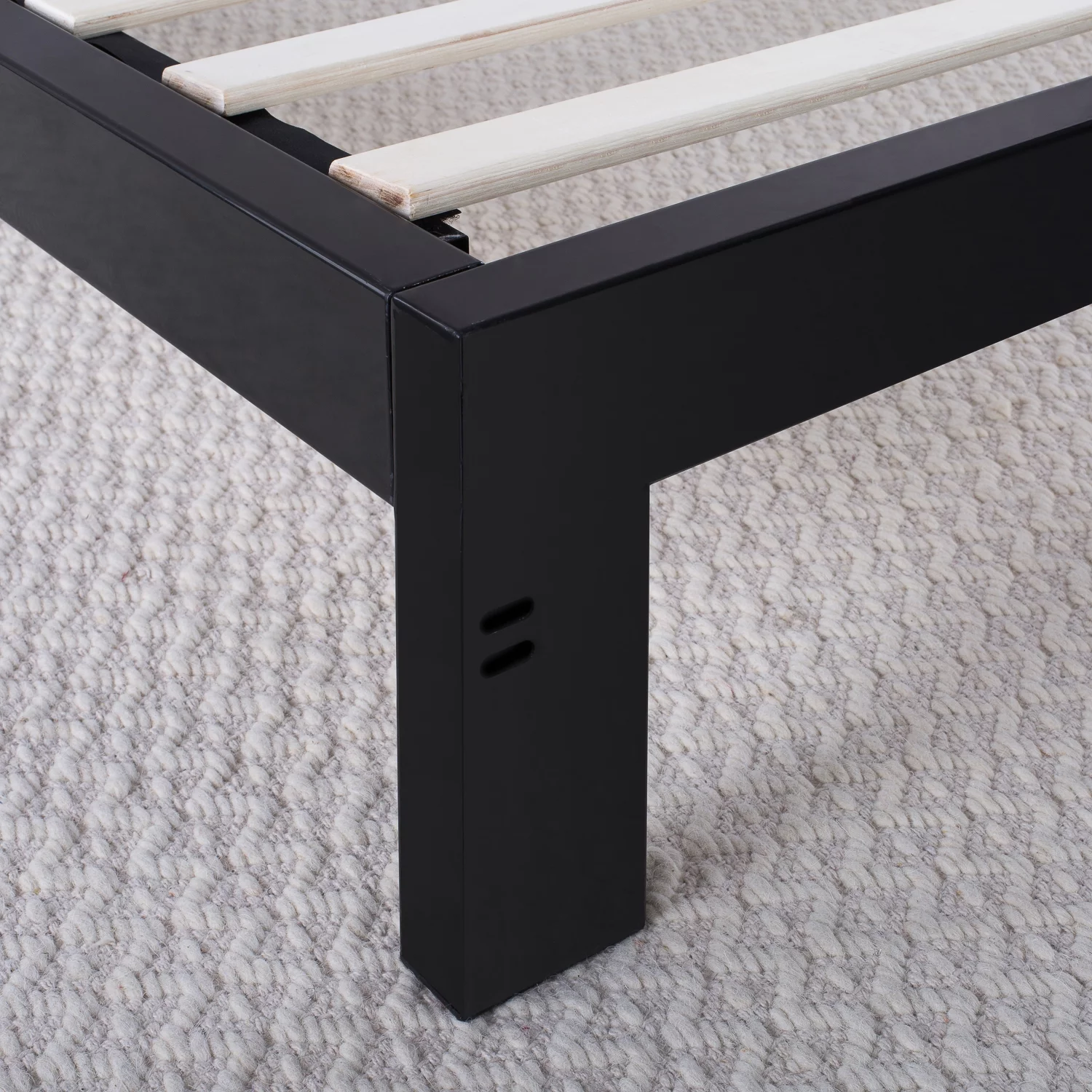 Zinus Metal Platform Bed Frame, Queen, Black