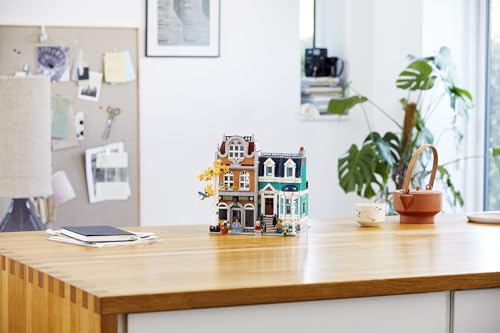 LEGO Creator Expert Bookshop 10270 Modular Building, Home D&eacute;cor Display Set for Collectors, Advanced Collection