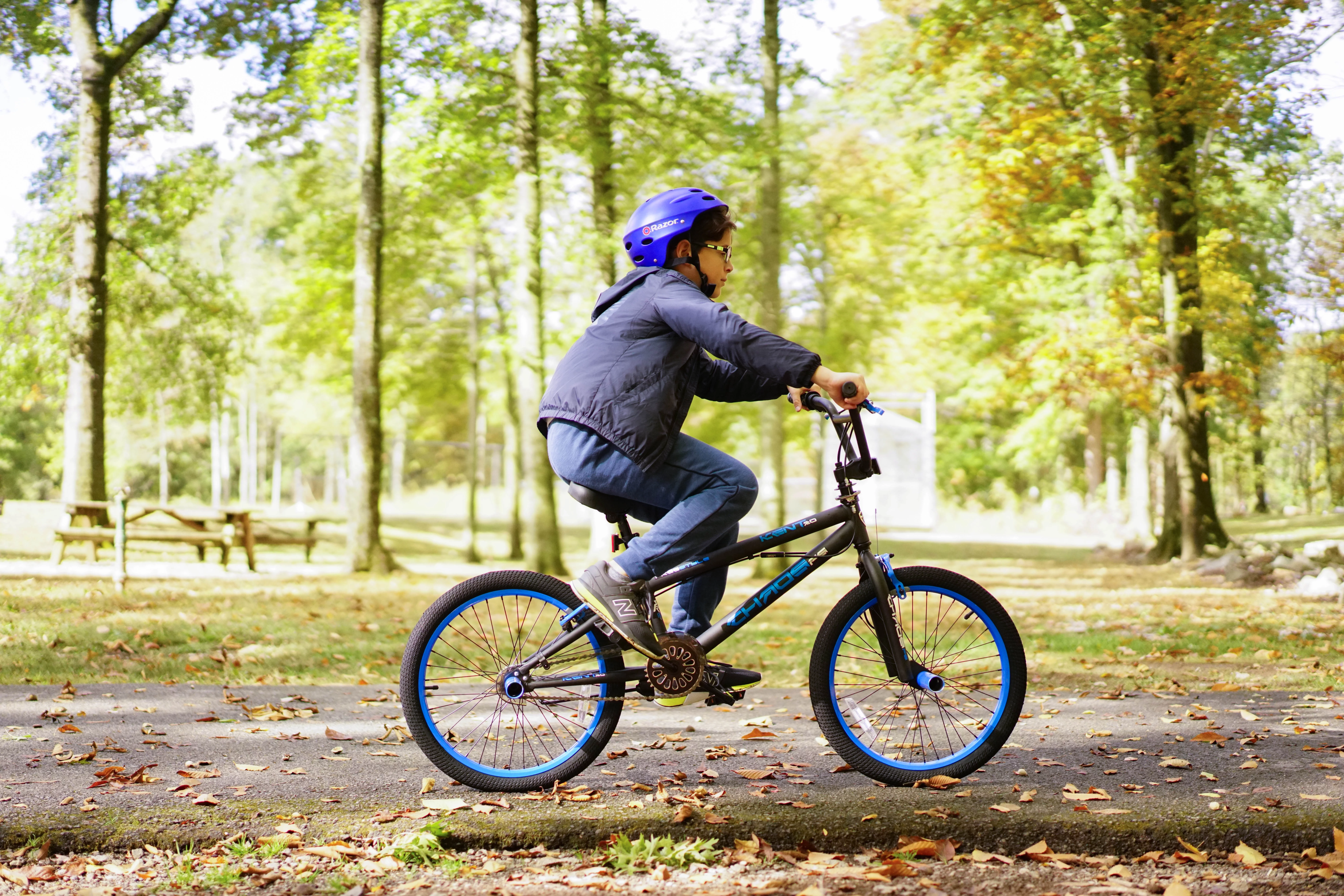 Kent Bicycle 20 in. Chaos Boy's Child Bicycle, Matte Black and Blue