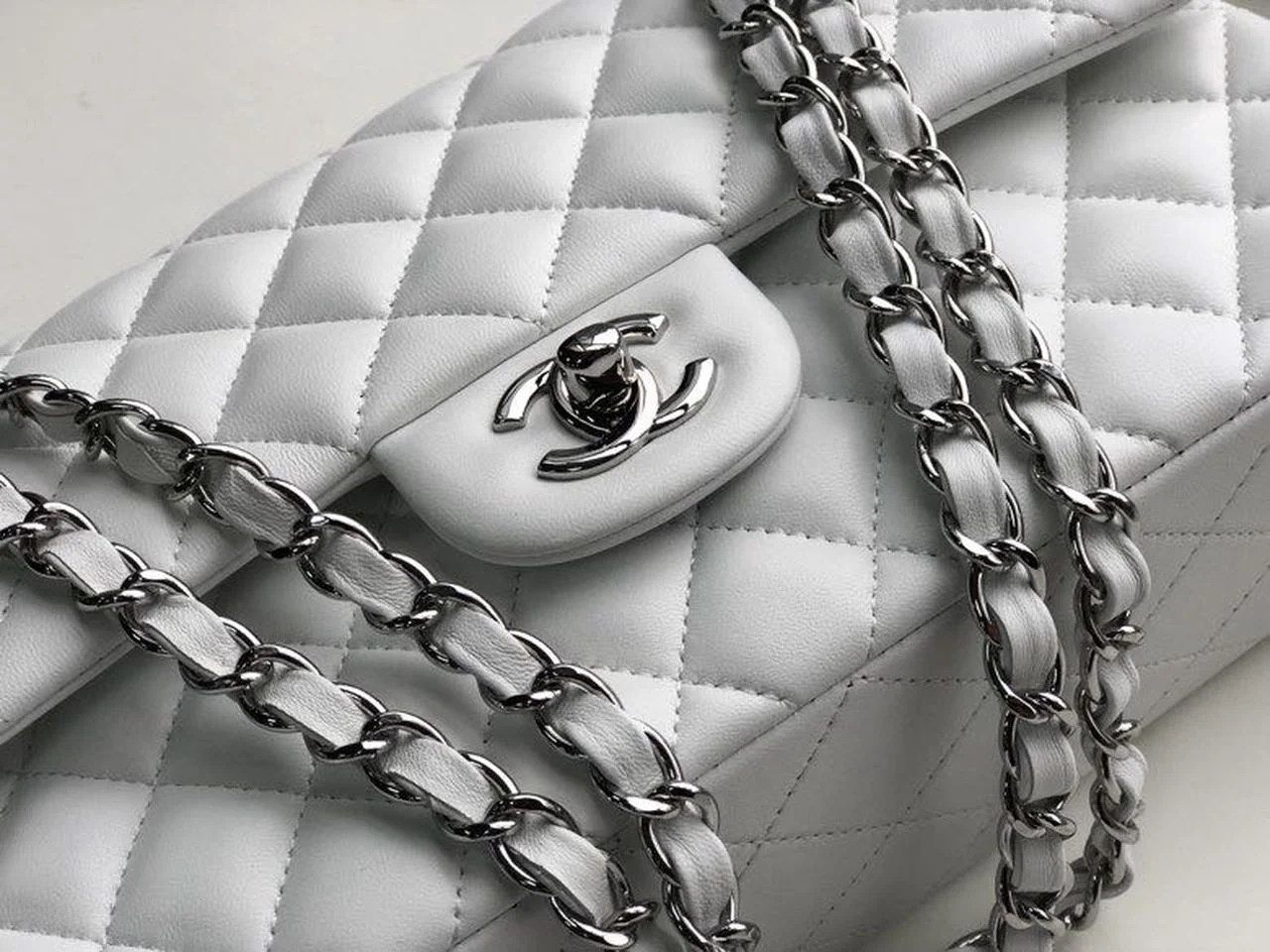 Chanel Classic HandBag White For Women 9.9in/25.5cm A01112