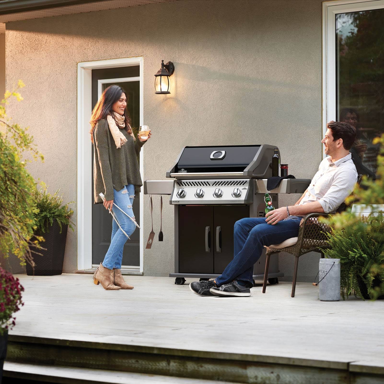 Napoleon Rogue 525 Propane GAS Grill Black