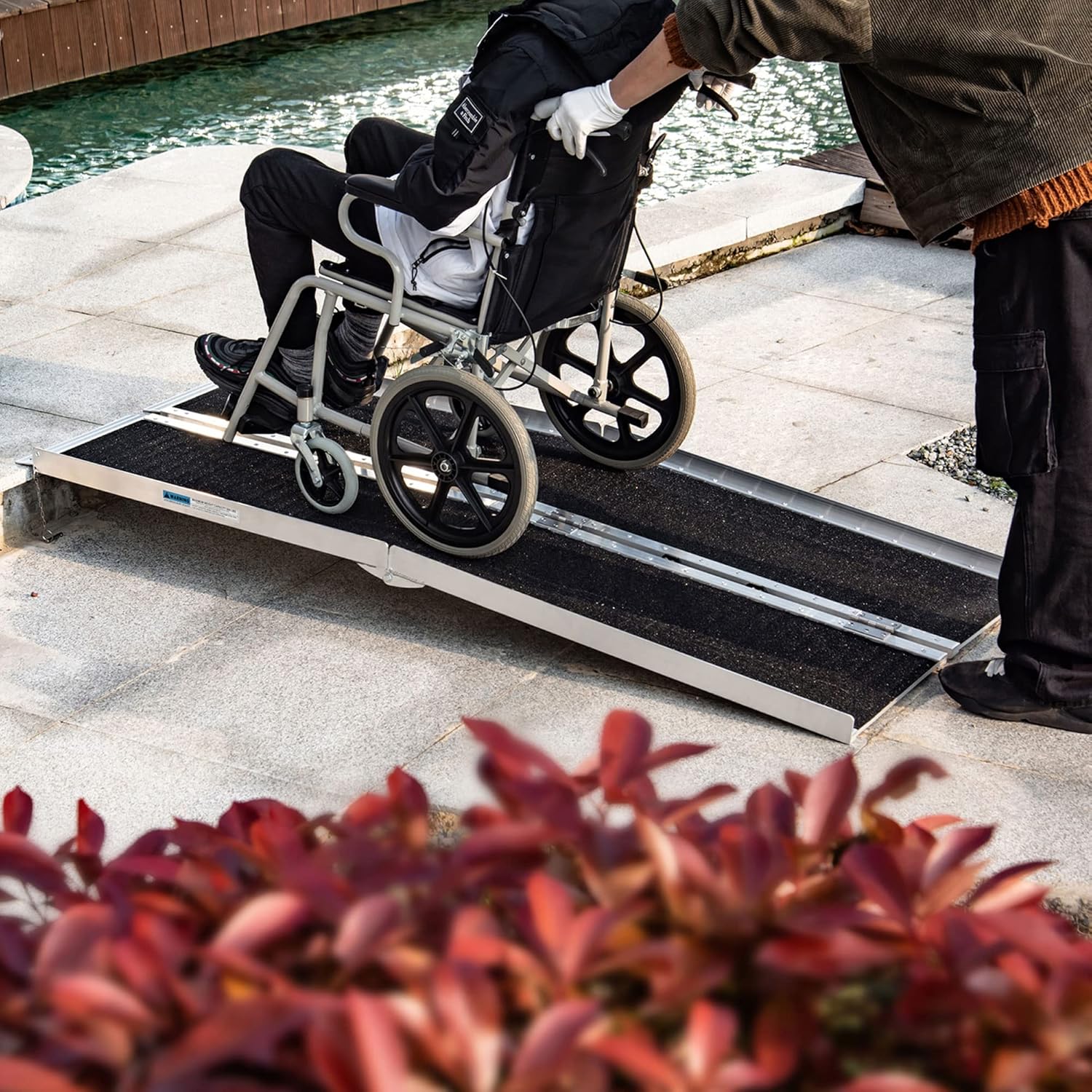 HOMCOM Aluminum Portable Skidproof PVC Carpeted Folding Wheelchair Ramp, 4'
