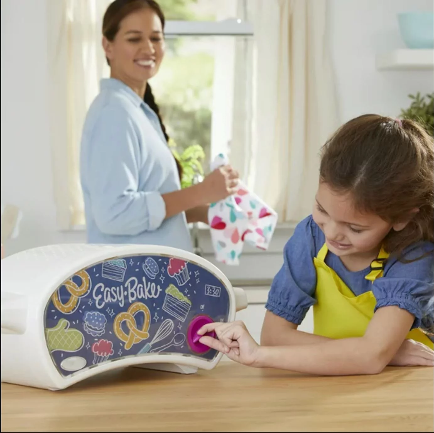 Easy Bake Oven Set with Baking Accessories - 4 Delectable Refill mixes (Red Velvet Strawberry Cupcakes, Donut, Pizza and Whoopie Pies), Designer Kit