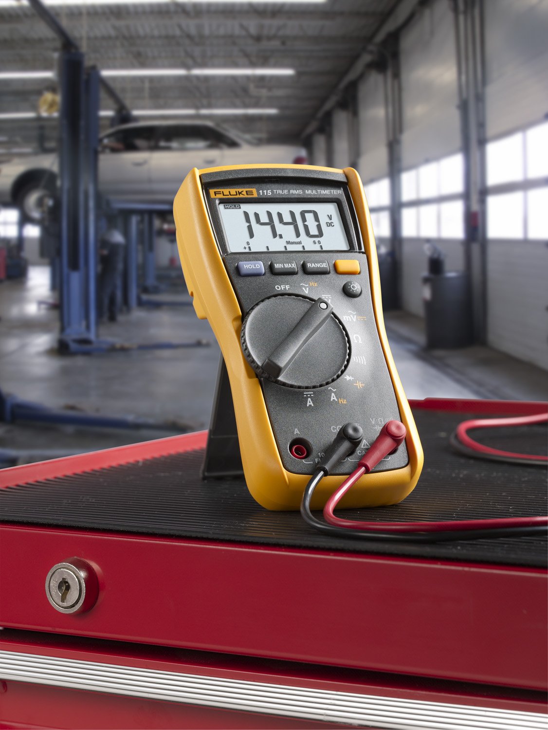 Fluke 115 Digital Multimeter, Measures AC/DC Voltage To 600 V & Current to 10 A, Measures Resistance, Continuity, Frequency & Capacitance