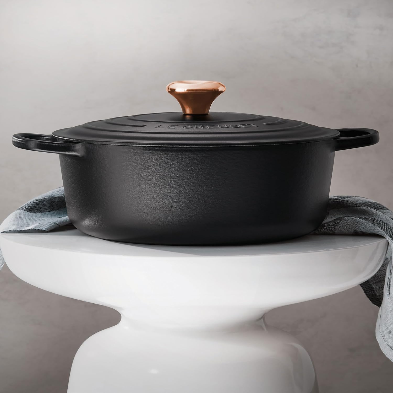 Le Creuset Signature 6.75-quart Round Wide Dutch Oven with Copper Knob (Licorice)