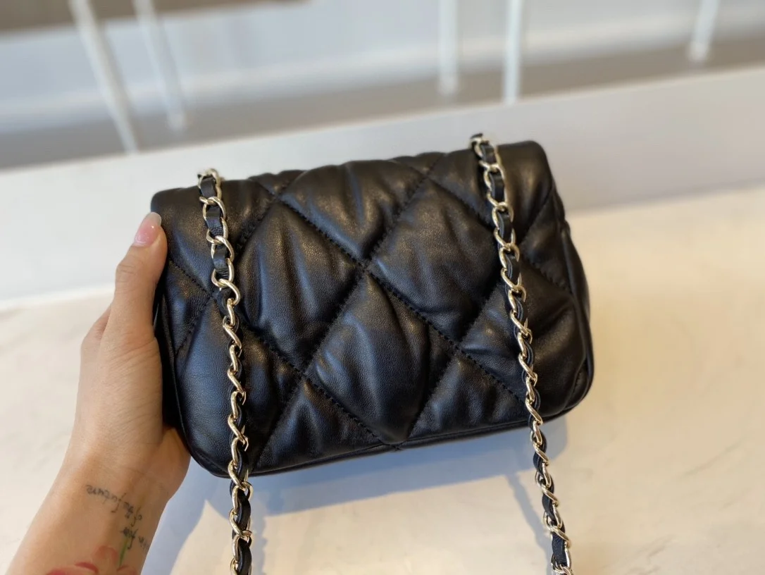 Chanel Small Flap Bag Gold Hardware Black For Women, Women&rsquo;s Handbags, Shoulder Bags 7.5in/19cm AS2232