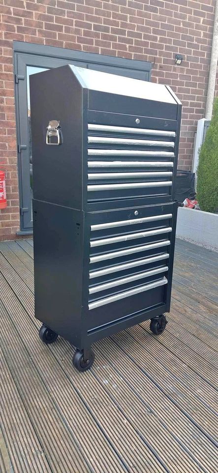 Halfords Advance cabinet Tool Box 12 drawer Slow Close Bottom brand new Top Used Good Condition￼.