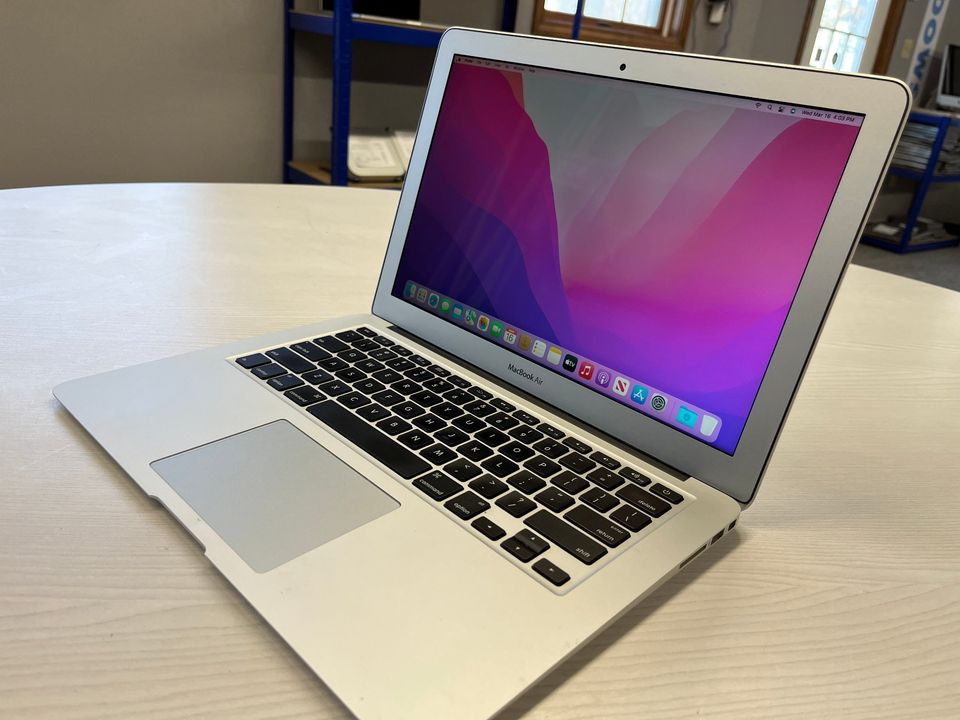 2020 Apple MacBook Air laptop: Apple M1 chip, 13-inch retina display, 8GB RAM, 512GB.