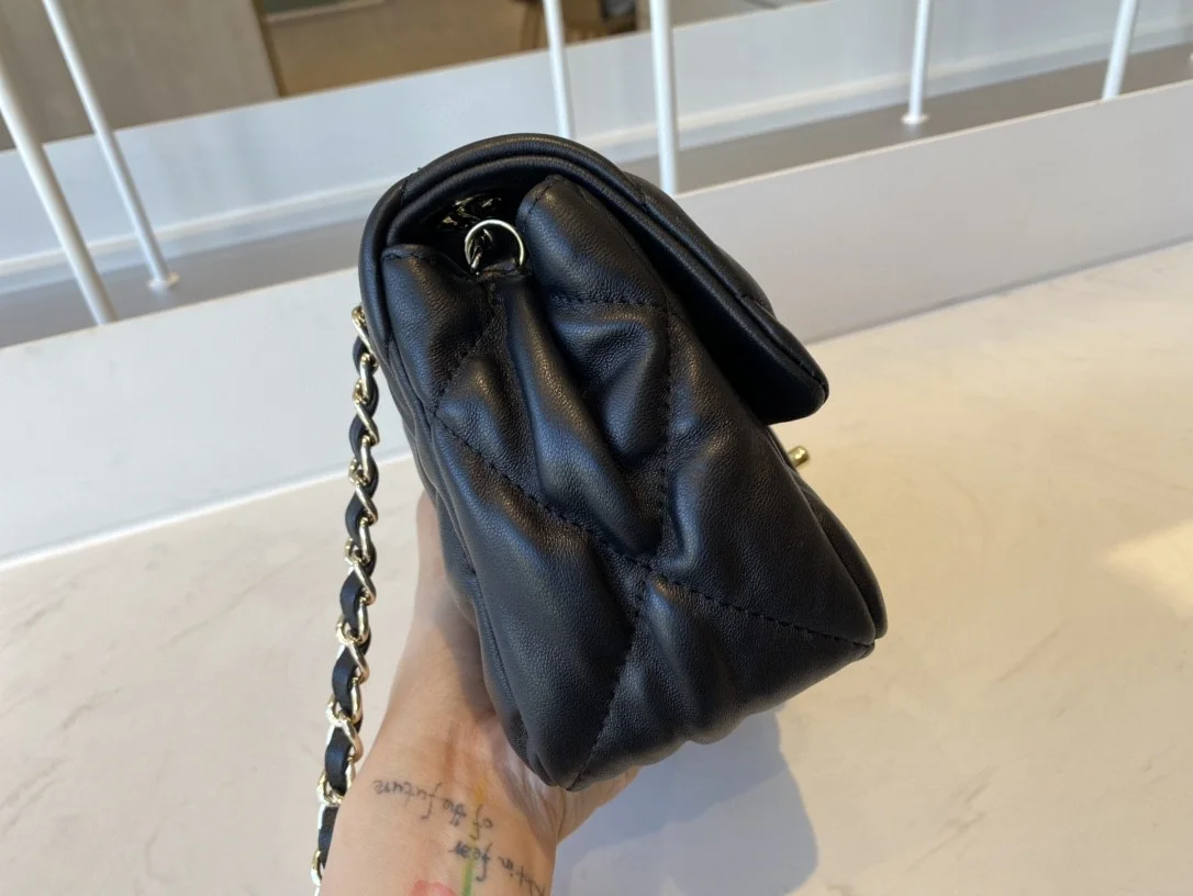 Chanel Small Flap Bag Gold Hardware Black For Women, Women&rsquo;s Handbags, Shoulder Bags 7.5in/19cm AS2232