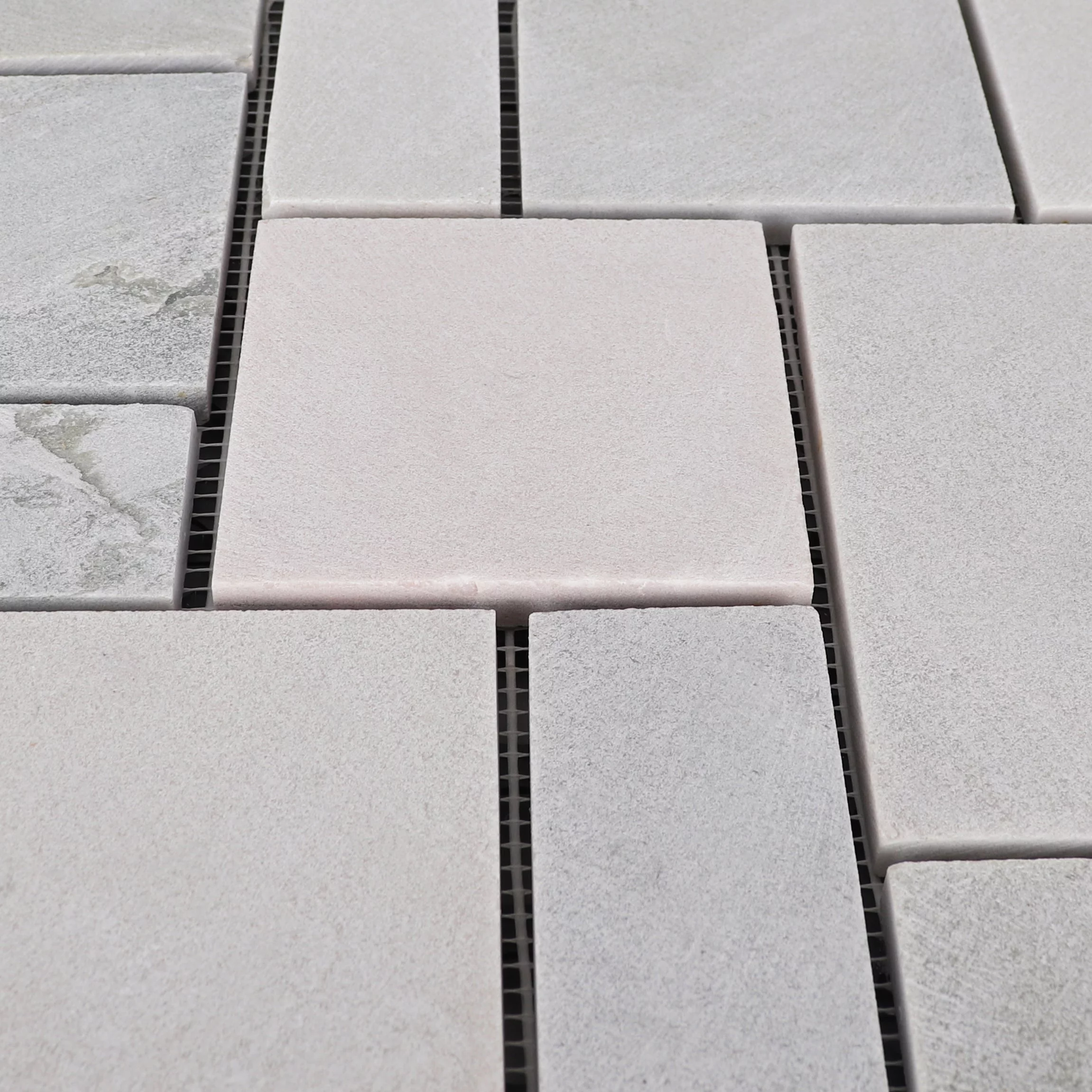 3rd Street Inn Interlocking Slate Stone Tiles (White Stone, 18 Pack)