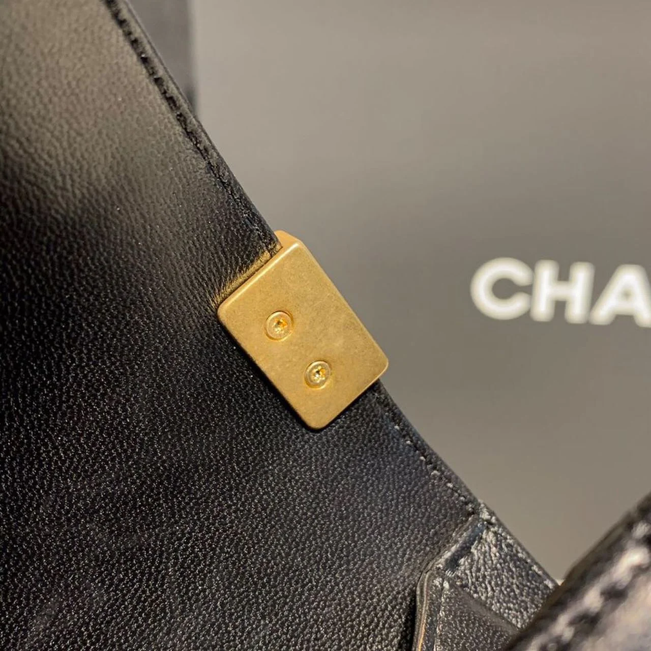 Chanel Boy Handbag Gold Toned Hardware Black For Women, Women&rsquo;s Bags, Shoulder And Crossbody Bags 9.8in/25cm A67086