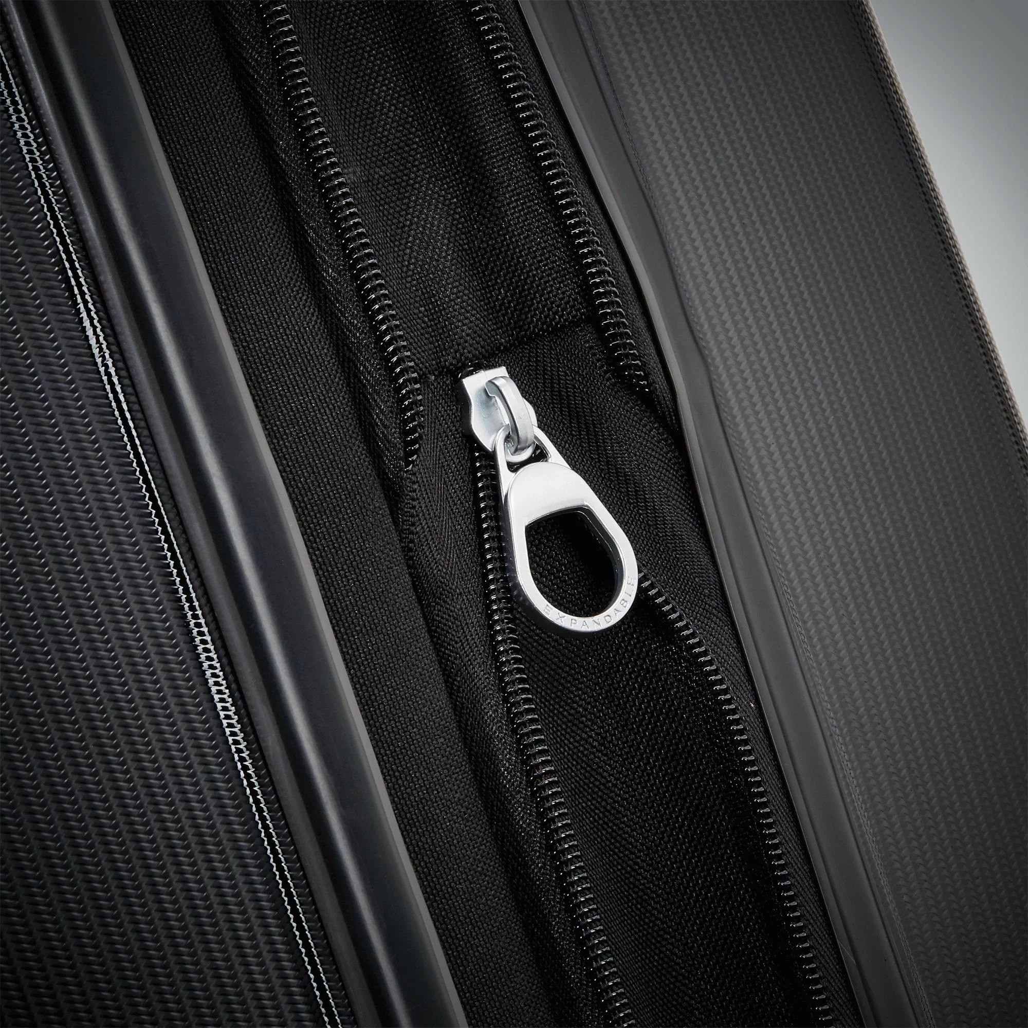 Samsonite Winfield 3 DLX Spinner 56/20 Carry-On - Radiant Selections