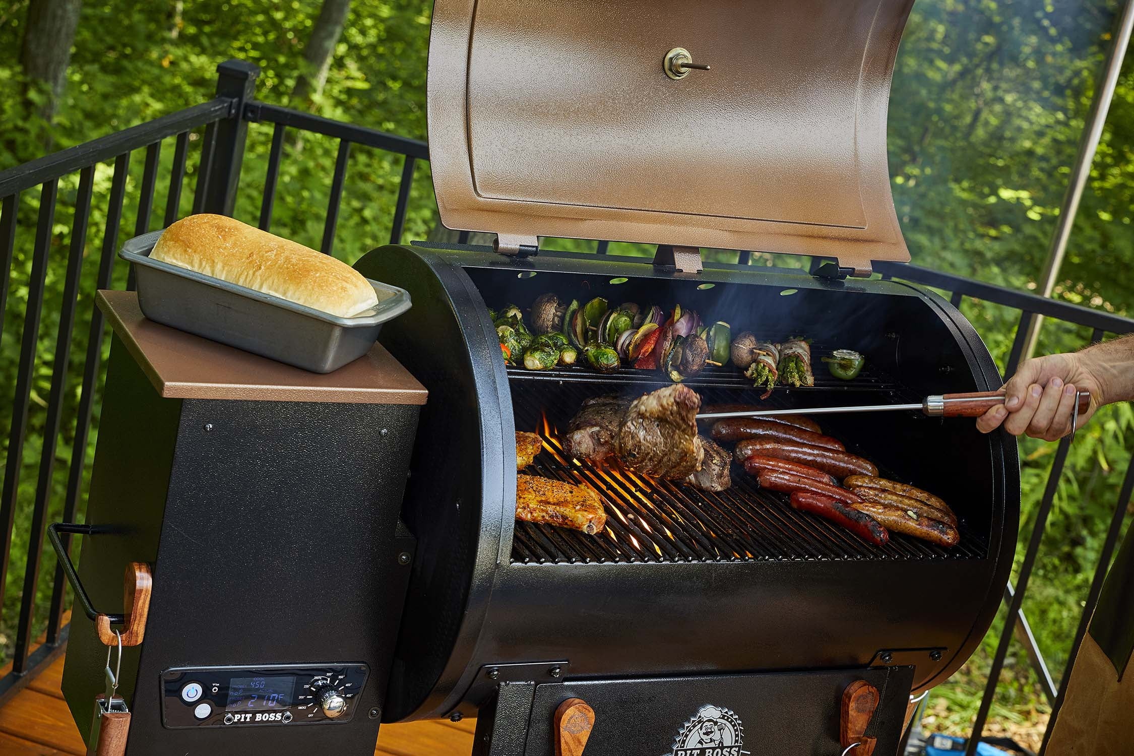 Pit Boss 700 Classic Wood Fired Pellet Grill with Flamebroiler