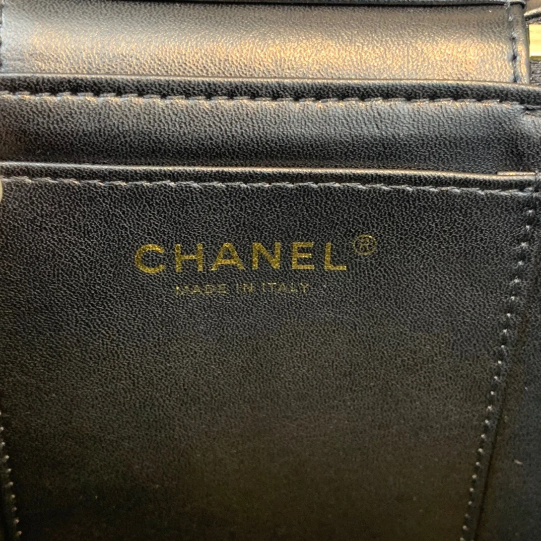 Chanel Vanity Case Gold Hardware Black For Women, Women&rsquo;s Handbags, Shoulder Bags 7.9in/20cm AS2061