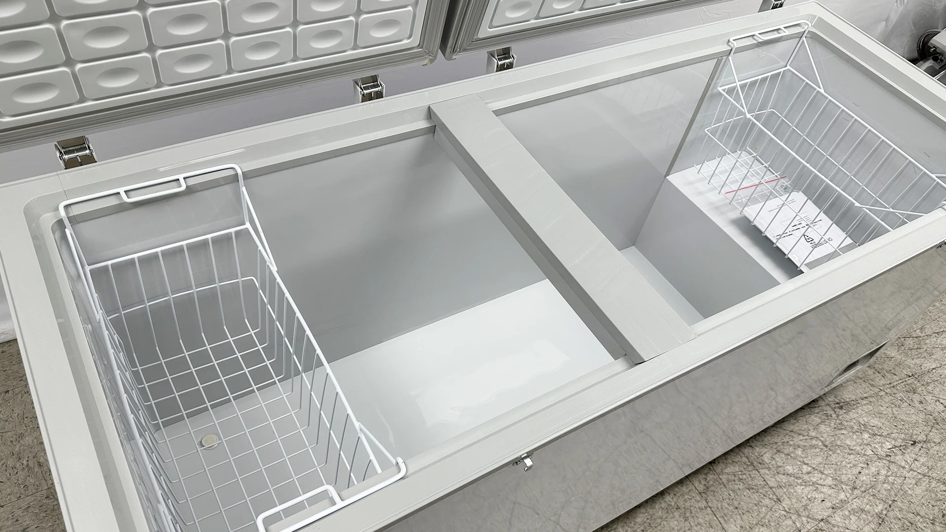 72 in. Commercial Chest Freezer 18 Cu.ft. Deep Freezer with Top Open Door, White 71.5*29.5*36.5