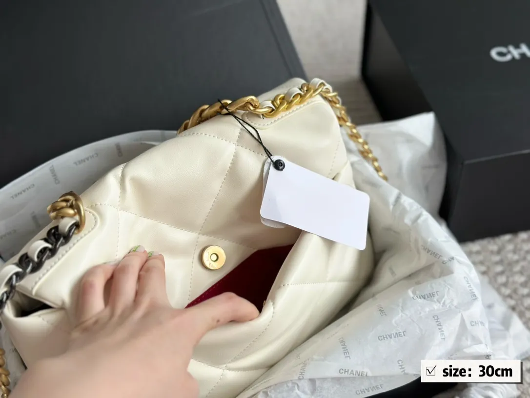 19 Handbag