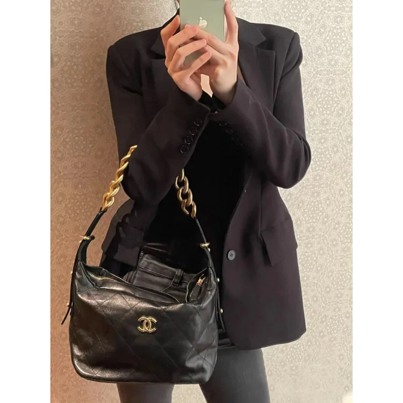 Chanel Black Calfskin Leathe Hobo Bag As2910