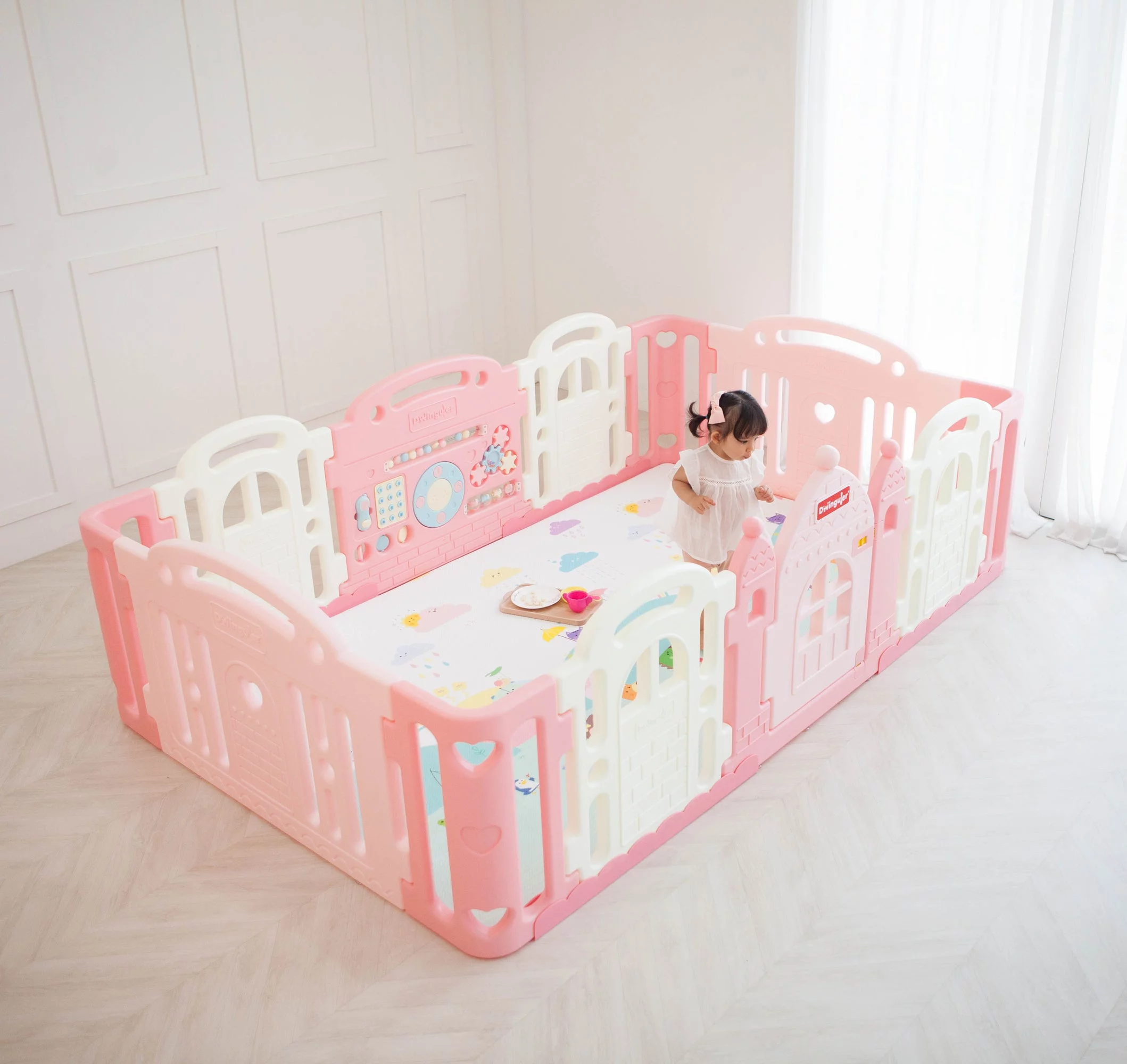 Dwinguler Castle Playpen Safety Gate