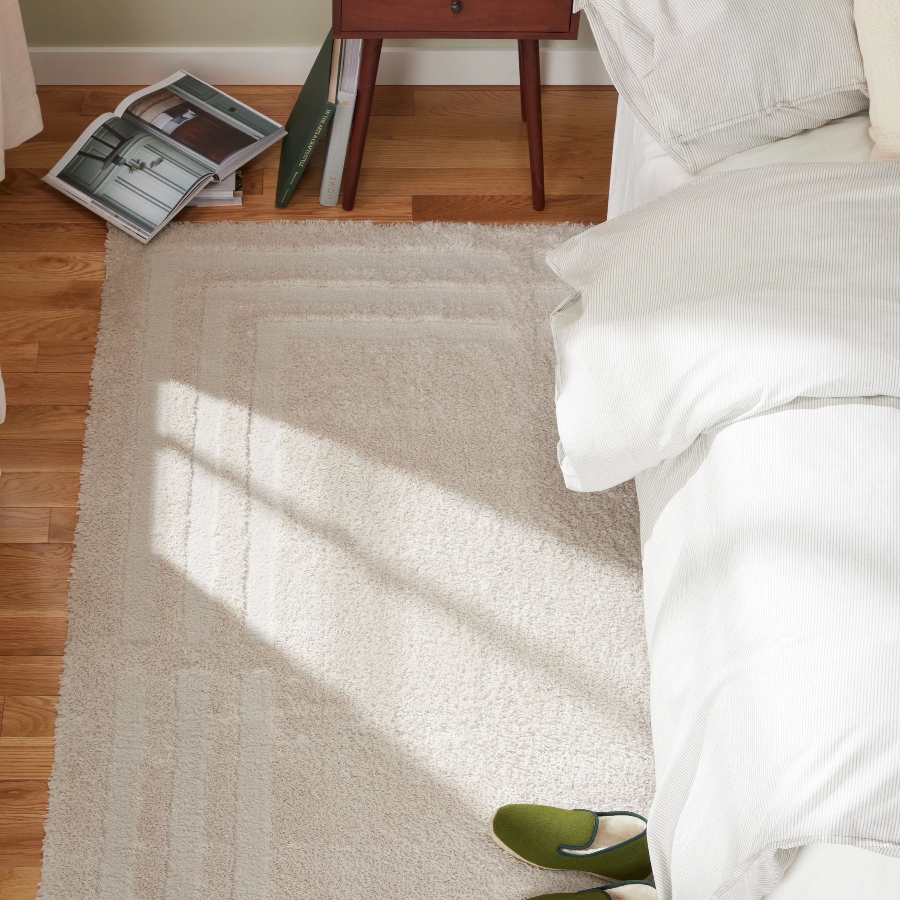 TOWN & COUNTRY EVERYDAY Cloud Shag Plush Border Area Rug with High-Low Pile, Beige, 7'10"x10'2"