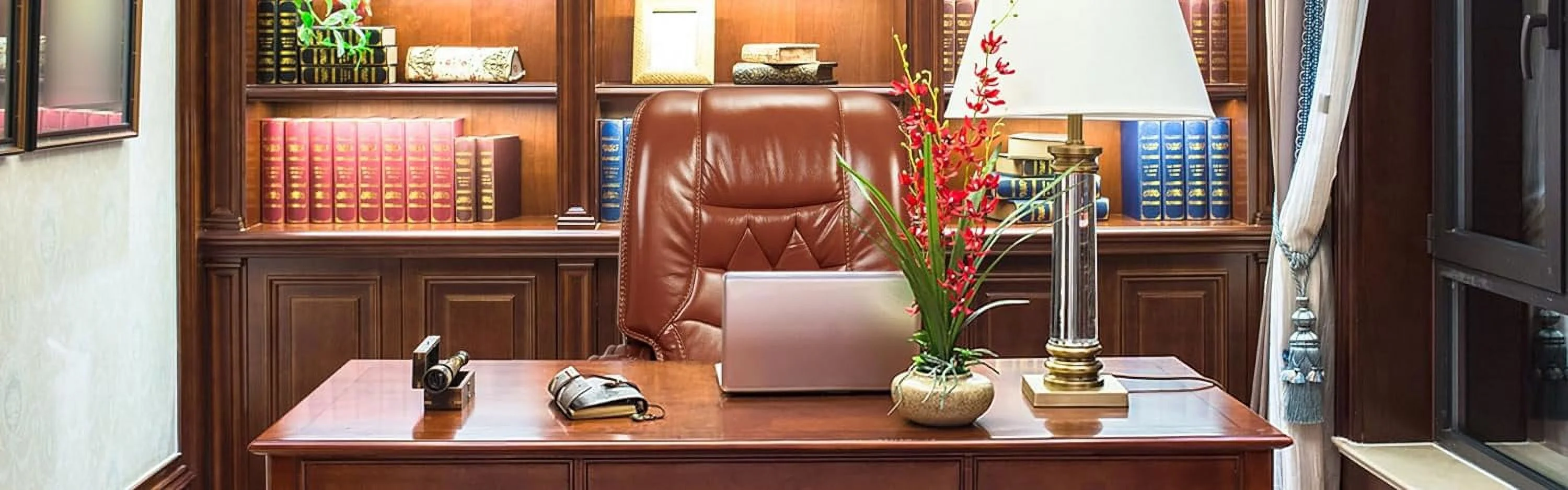 Kinnls Evan Massage Office Chair with Footrest Genuine Leather Vintage Managerial Executive Chair Fully Reclining with Solid Wood Handrail