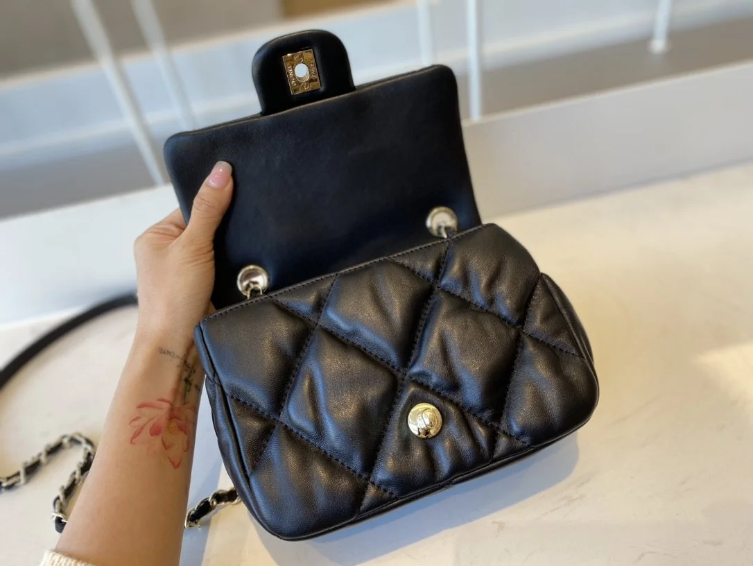 Chanel Small Flap Bag Gold Hardware Black For Women, Women&rsquo;s Handbags, Shoulder Bags 7.5in/19cm AS2232