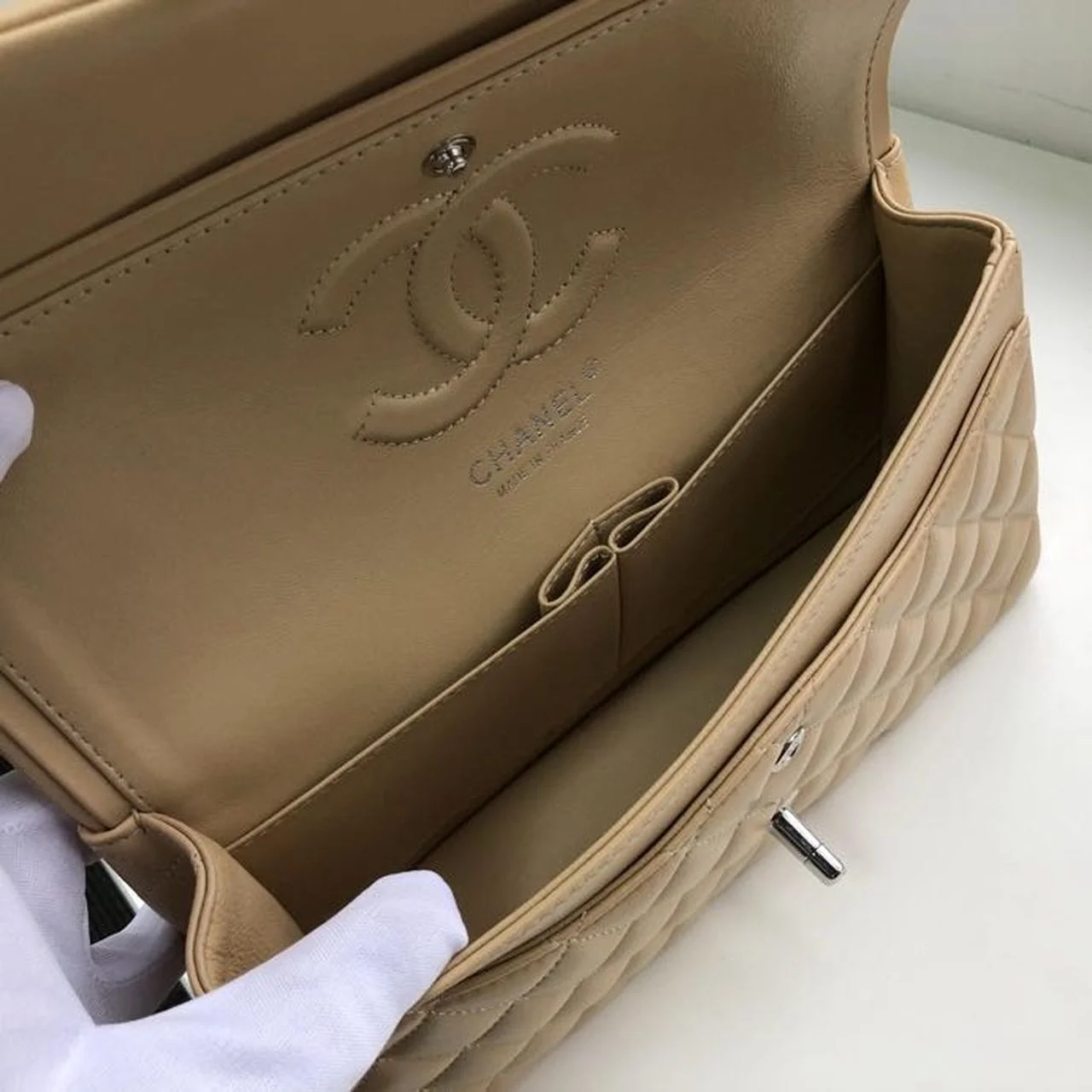 Chanel Classic Handbag Silver Hardware BeigeFor Women, Women&rsquo;s Bags, Shoulder And Crossbody Bags 10.2in/26cm A01112