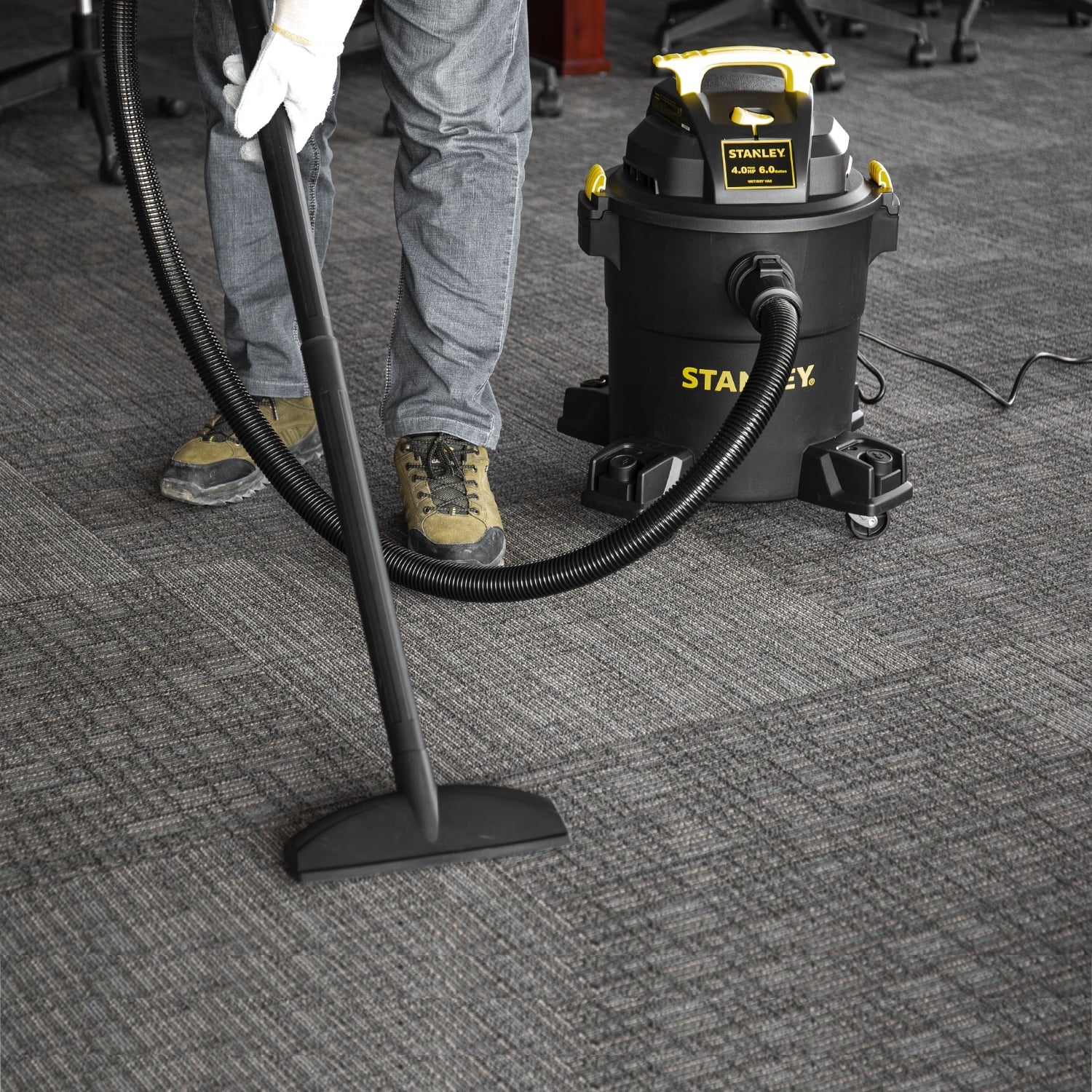 STANLEY 6 Gallon 4 Peak HP Poly Wet Dry Vacuum SL18116P