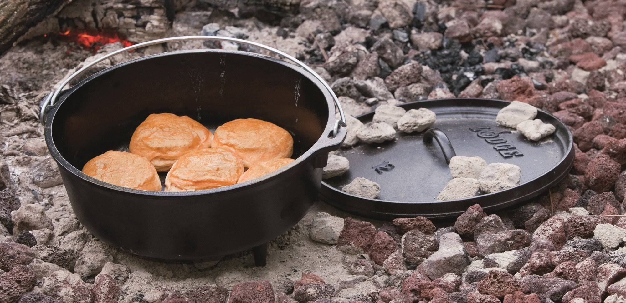 Lodge Cast Iron Camp Dutch Oven 6-Quart