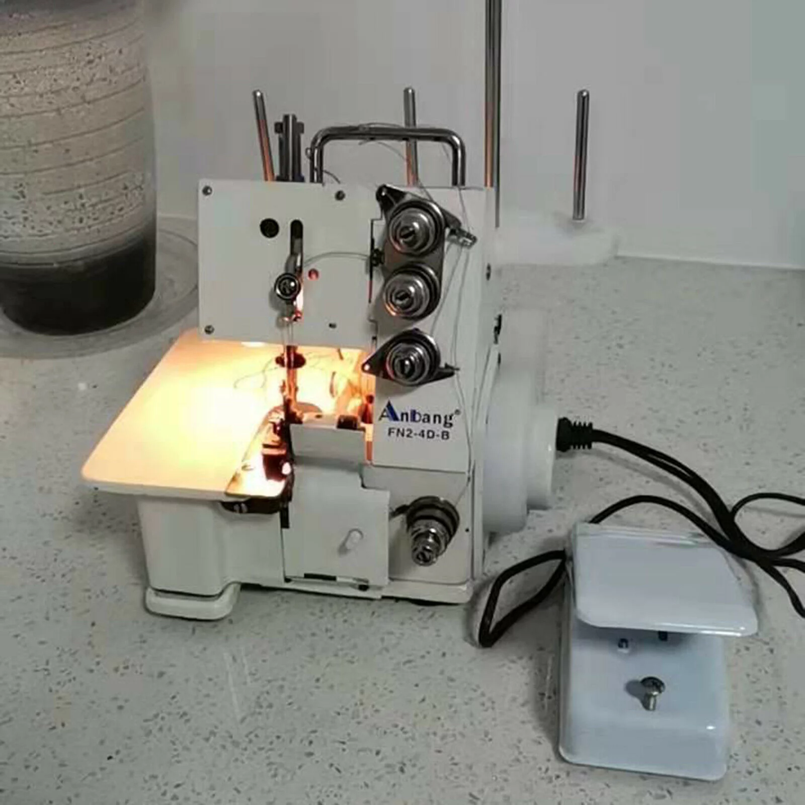 Miumaeov 4 Thread Overlock Serger Sewing Machine Household Sewing Machine+Foot Controller DP5 * 80-95 1200 Stitches/Minute