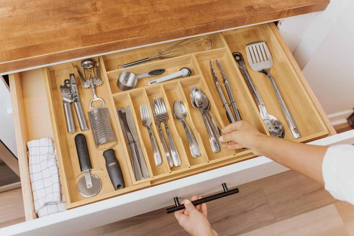 KitchenEdge Premium Silverware, Flatware and Utensil Organizer for Kitchen Drawers, Expandable to 28 Inches Wide, 10 Compartments