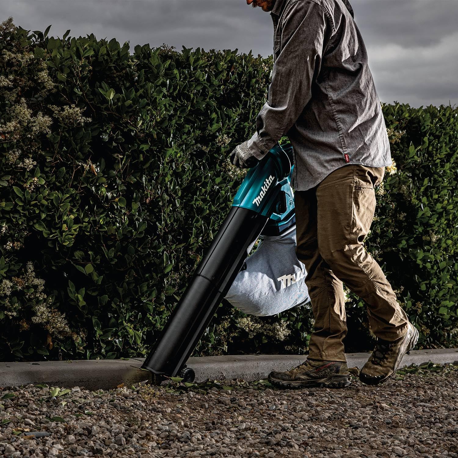 Makita XBU07SM1 18V LXT&reg; Brushless Blower/Vacuum Mulcher Kit (4.0Ah)
