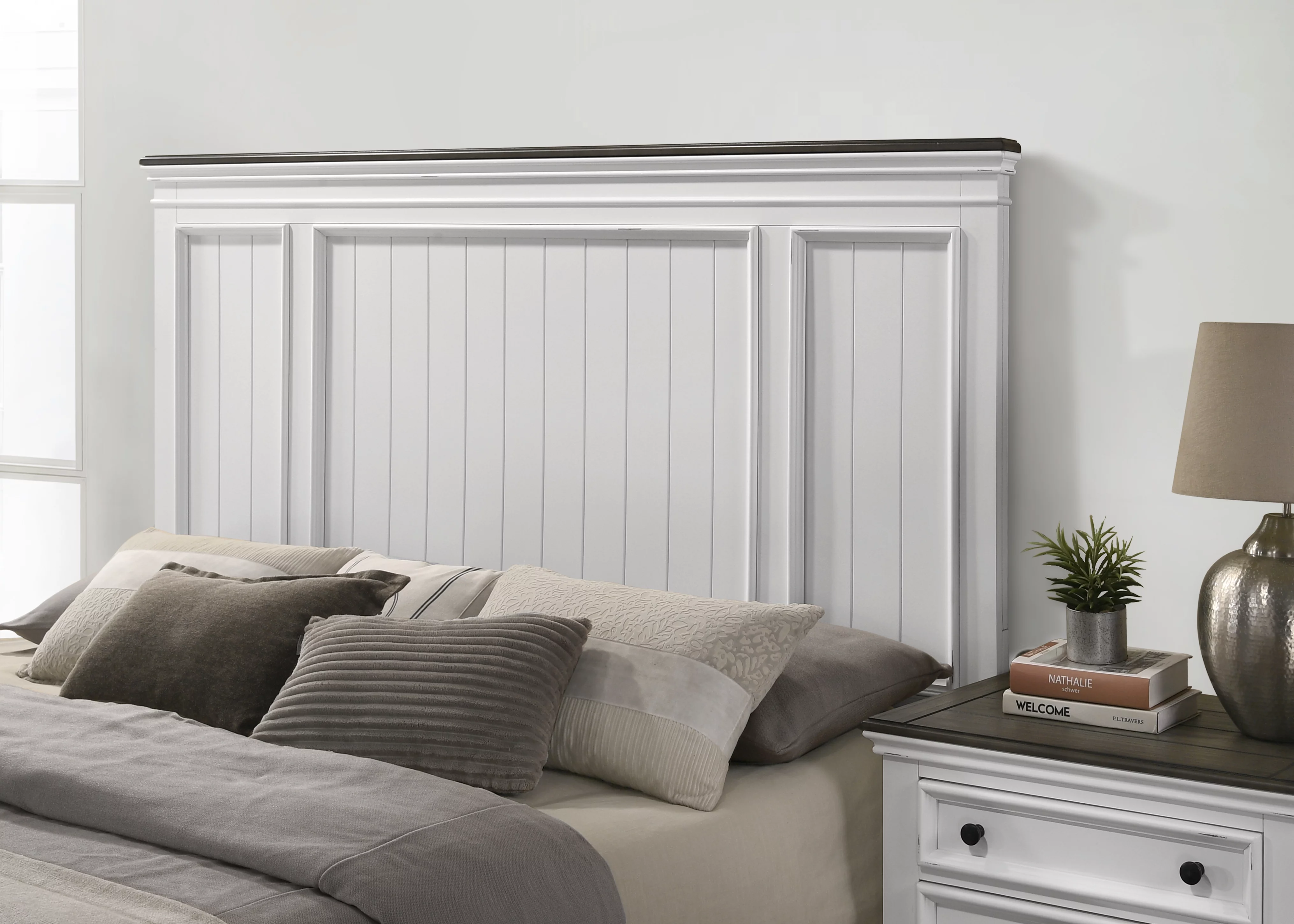 Roundhill Clelane Weathered White and Gray Finished 6-Piece Bedroom Set, Shiplap Panel Queen