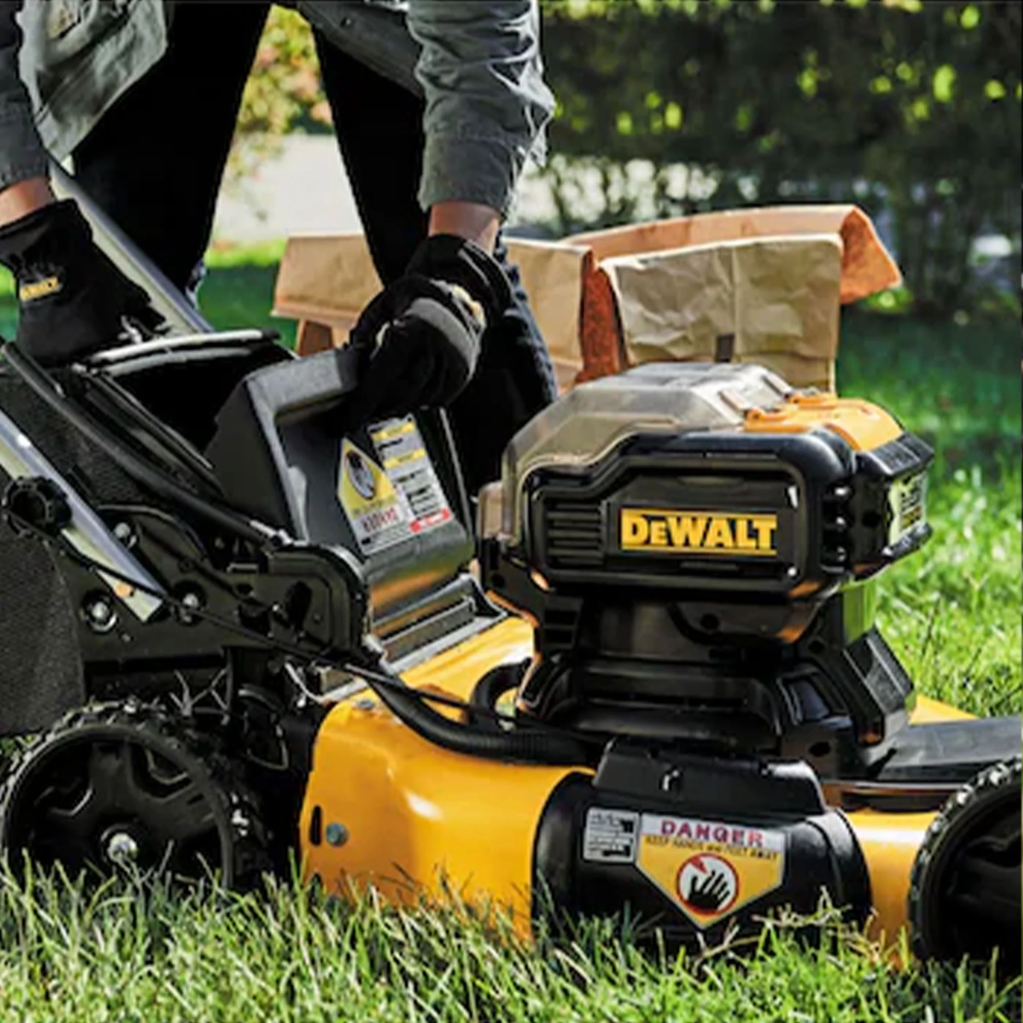 DEWALT 20V MAX Self Propelled 21.5 Inch Automatic Brushless Lawn Mower