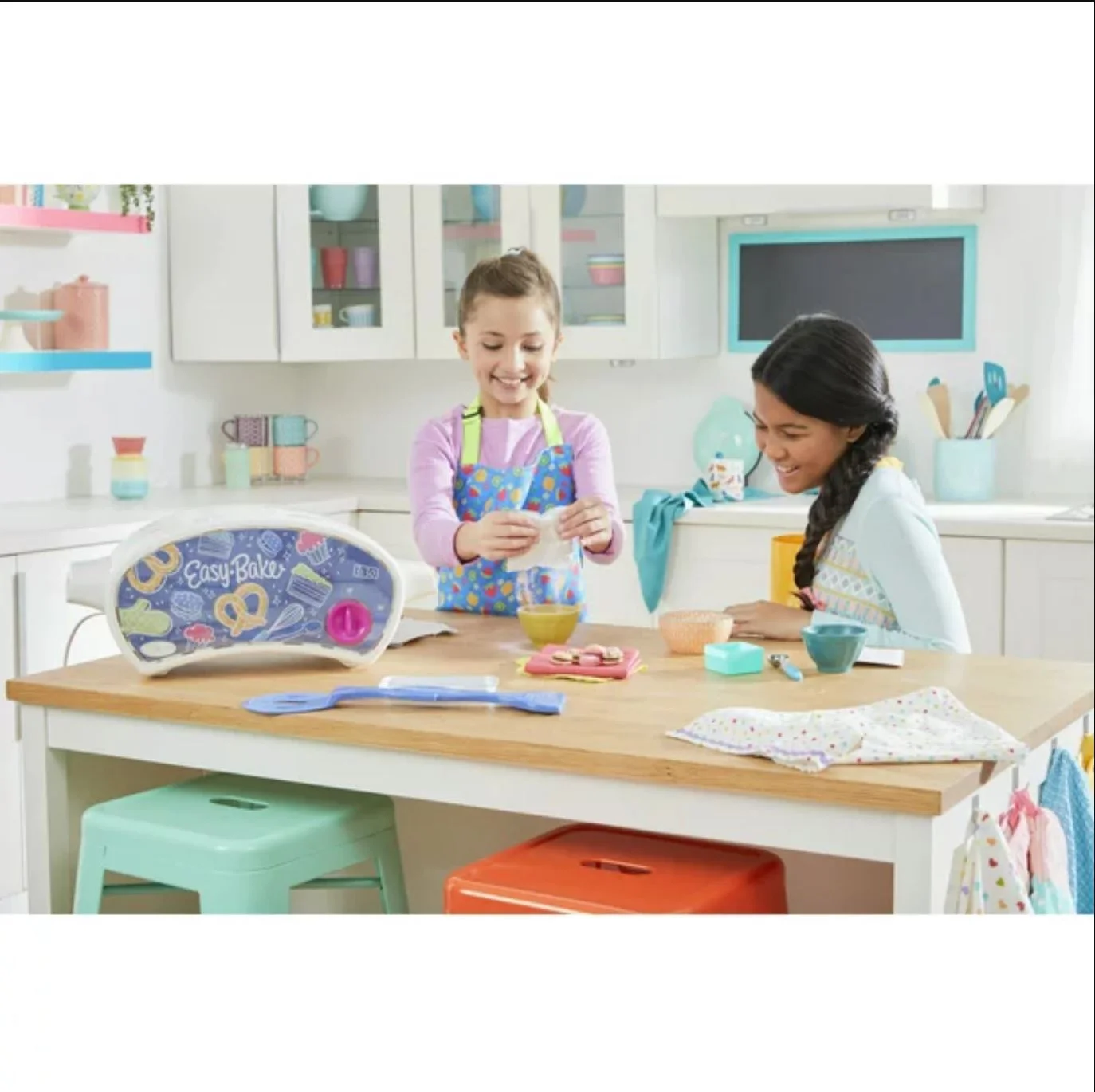 Easy Bake Oven Set with Baking Accessories - 4 Delectable Refill mixes (Red Velvet Strawberry Cupcakes, Donut, Pizza and Whoopie Pies), Designer Kit