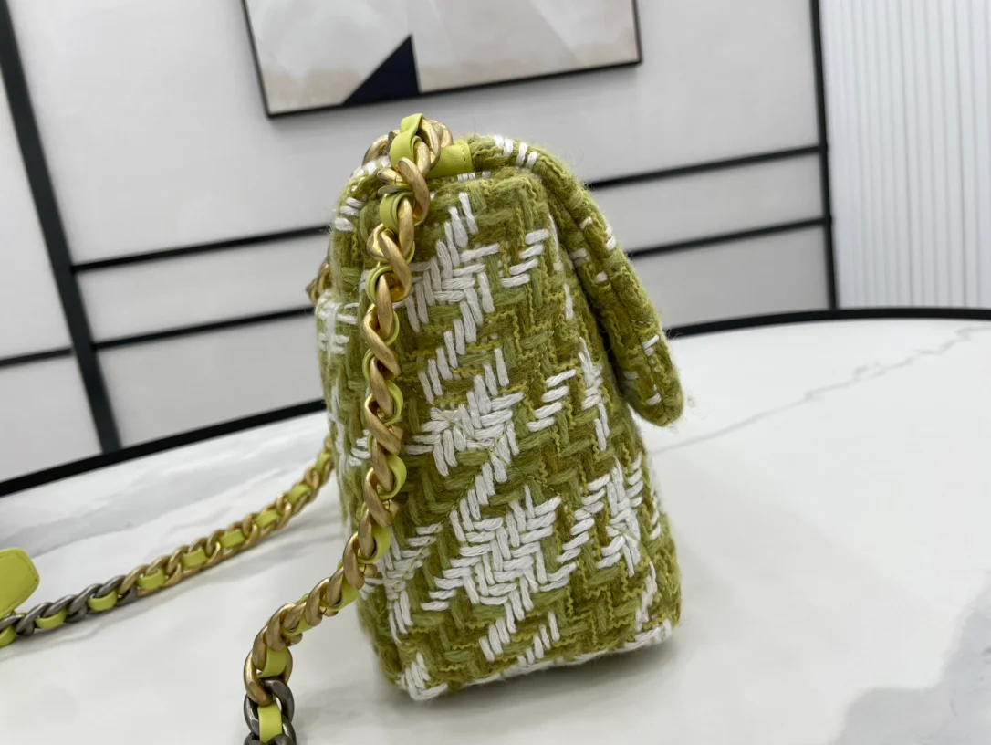Chanel 19 Large Handbag Gold Hardware Green For Women, Women&rsquo;s Handbags, Shoulder Bags 11.8in/30cm