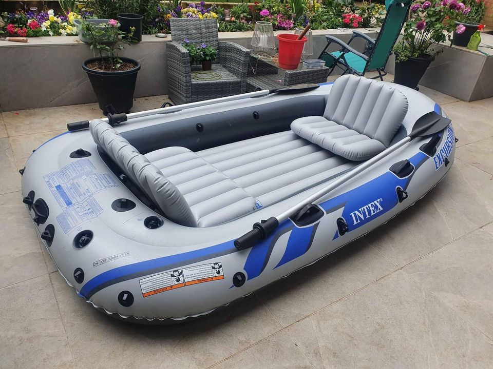 Inflatable 4 person Dinghy - Equipped With A Motor Mount (For 1.5Hp Motor - Not Included)