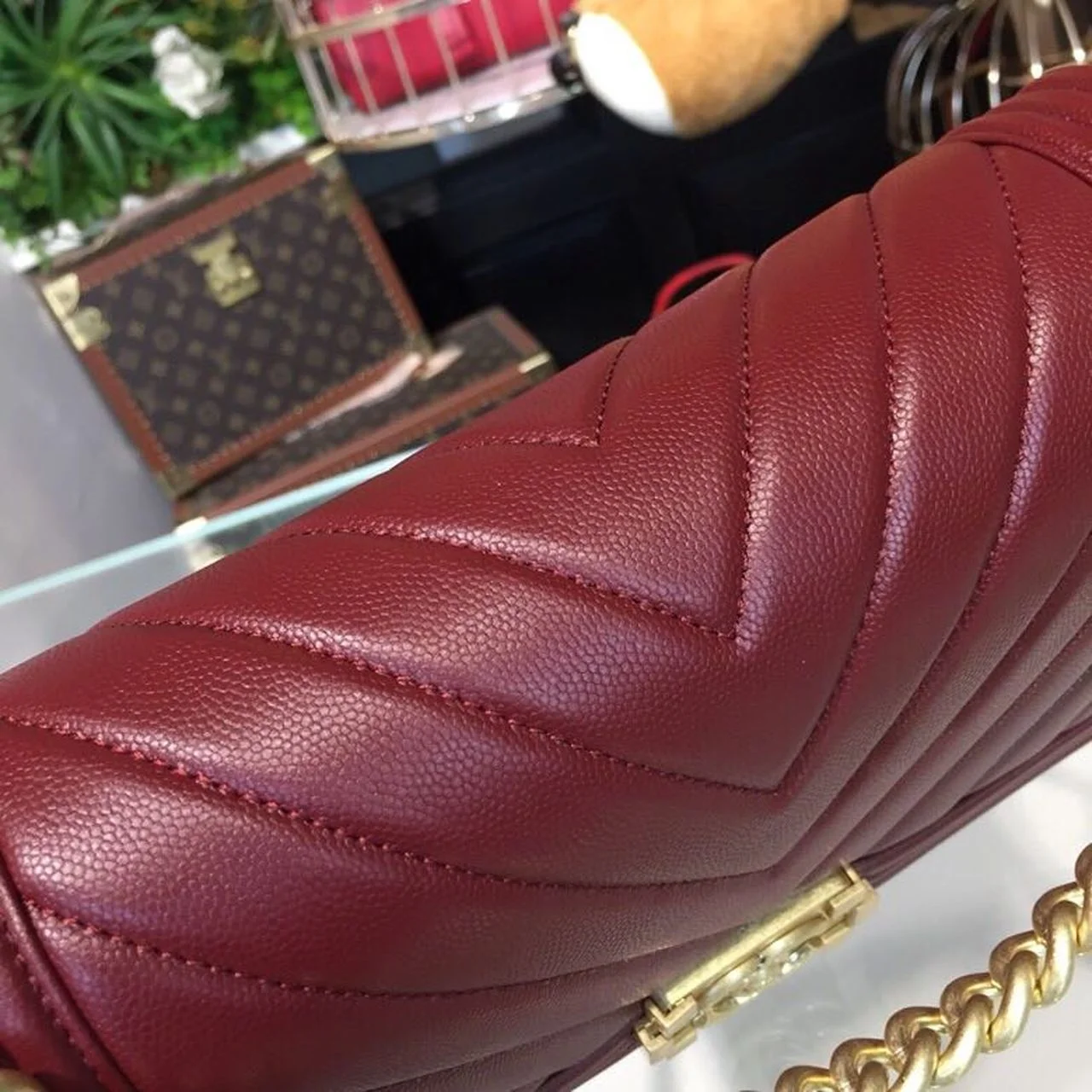 Chanel Boy Handbag Gold Toned Hardware Burgundy For Women, Women&rsquo;s Bags, Shoulder And Crossbody Bags 9.8in/25cm A67086