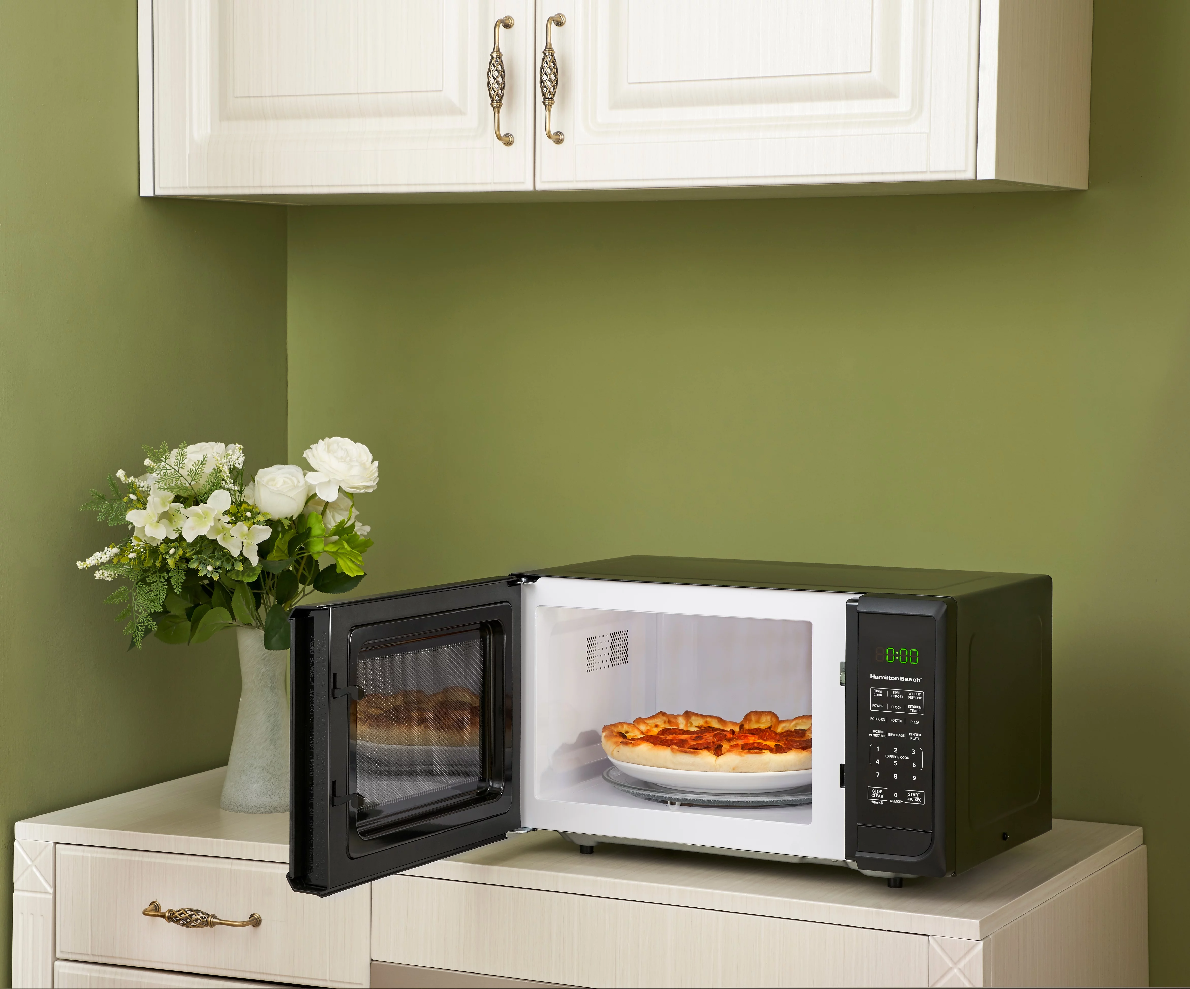 Hamilton Beach 0.9 Cu. ft. Matte Black Microwave Oven