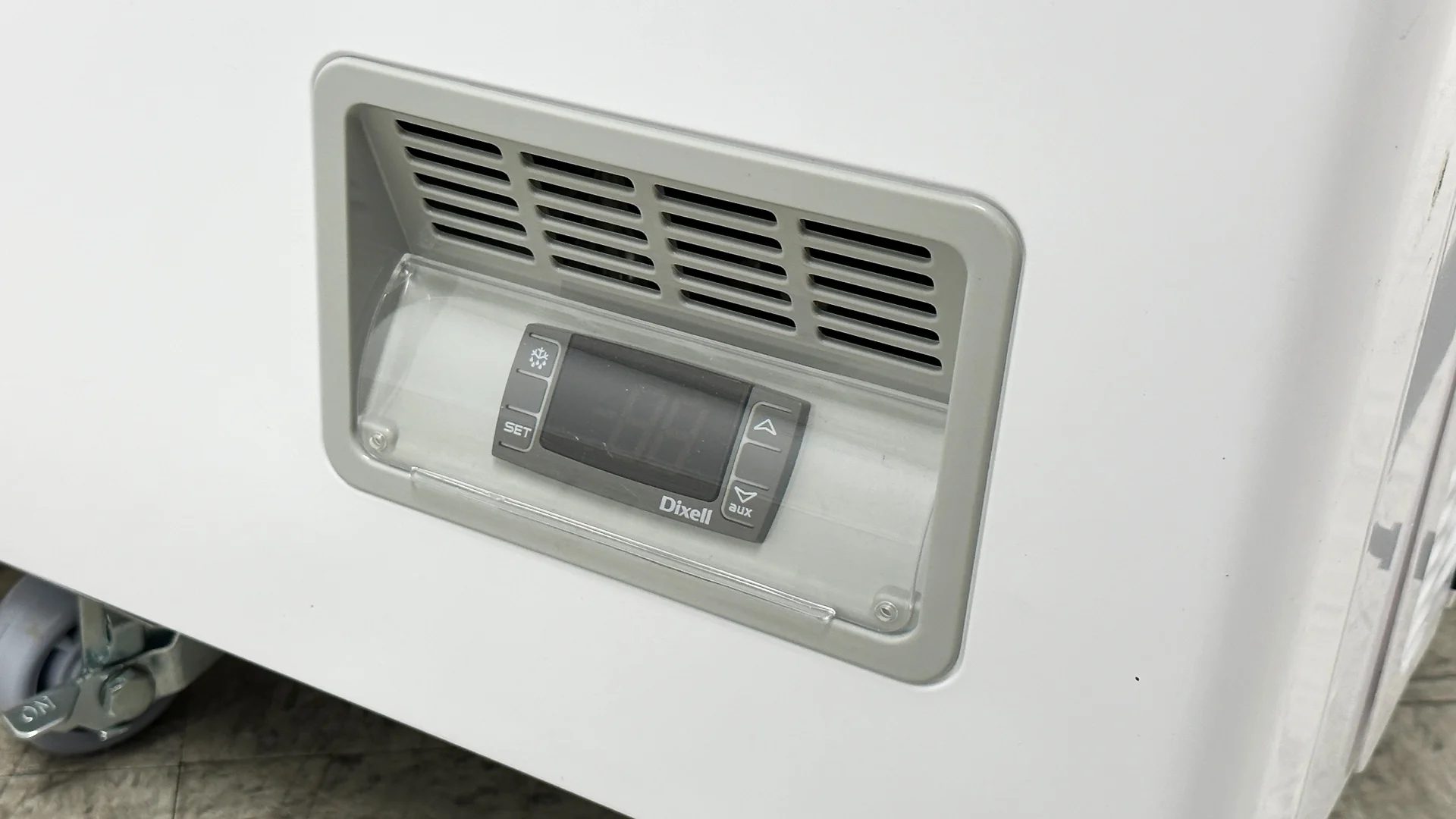 72 in. Commercial Chest Freezer 18 Cu.ft. Deep Freezer with Top Open Door, White 71.5*29.5*36.5
