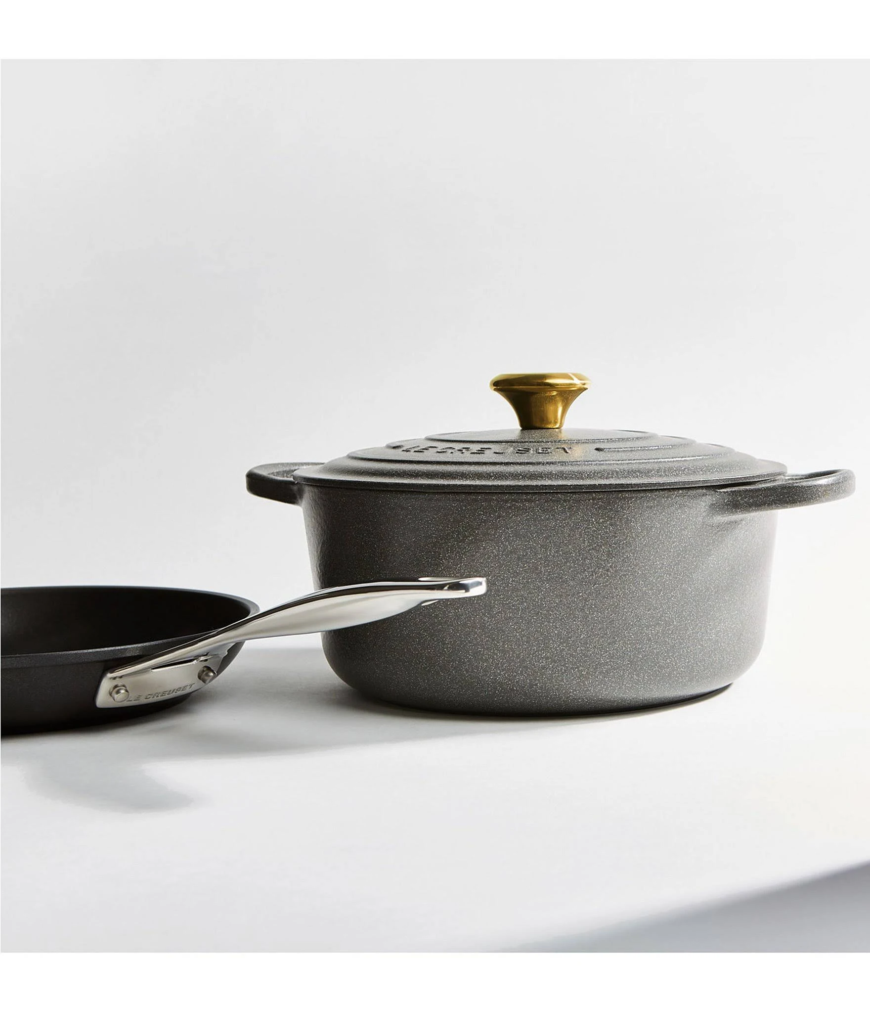 Le Creuset Signature 5.5-Quart Cast Iron Round Dutch Oven - Stone