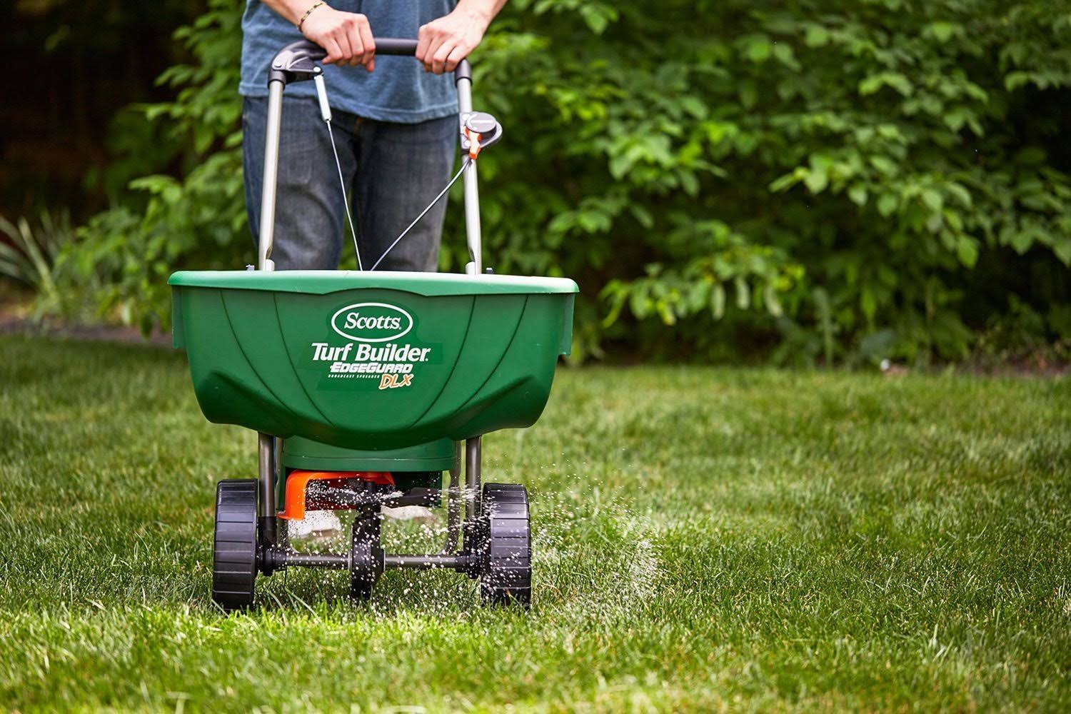 Scotts Turf Builder Pro EdgeGuard Deluxe Broadcast Spreader