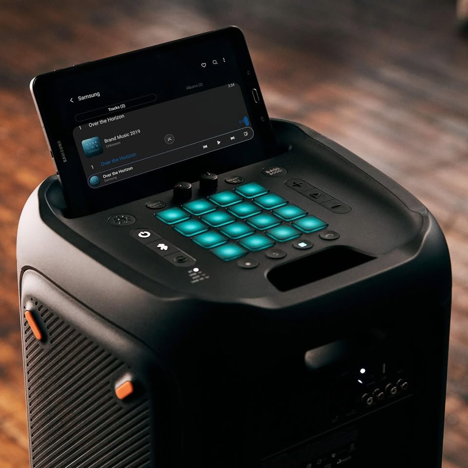 JBL PartyBox 1000 - High-performance wireless Bluetooth party speaker, black