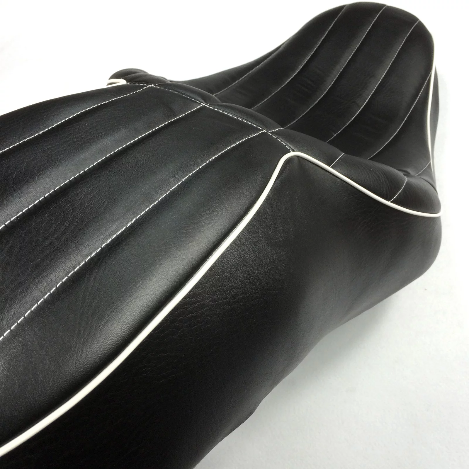 HTT Motorcycle Black Custom Driver Passenger 2-up Vertical Stripes Style Leather Seat For 2007 2008 2009 2010 2011 2012 2013 2014 2015 Harley