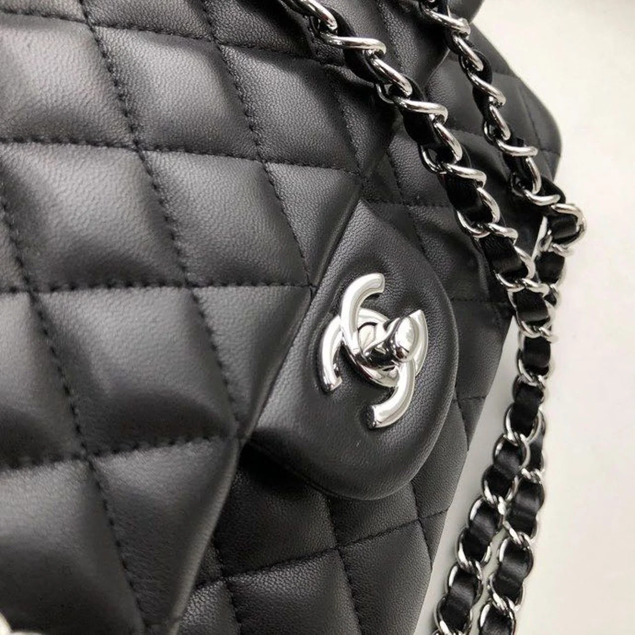 Chanel Classic HandBag Black For Women 9.9in/25.5cm A01112
