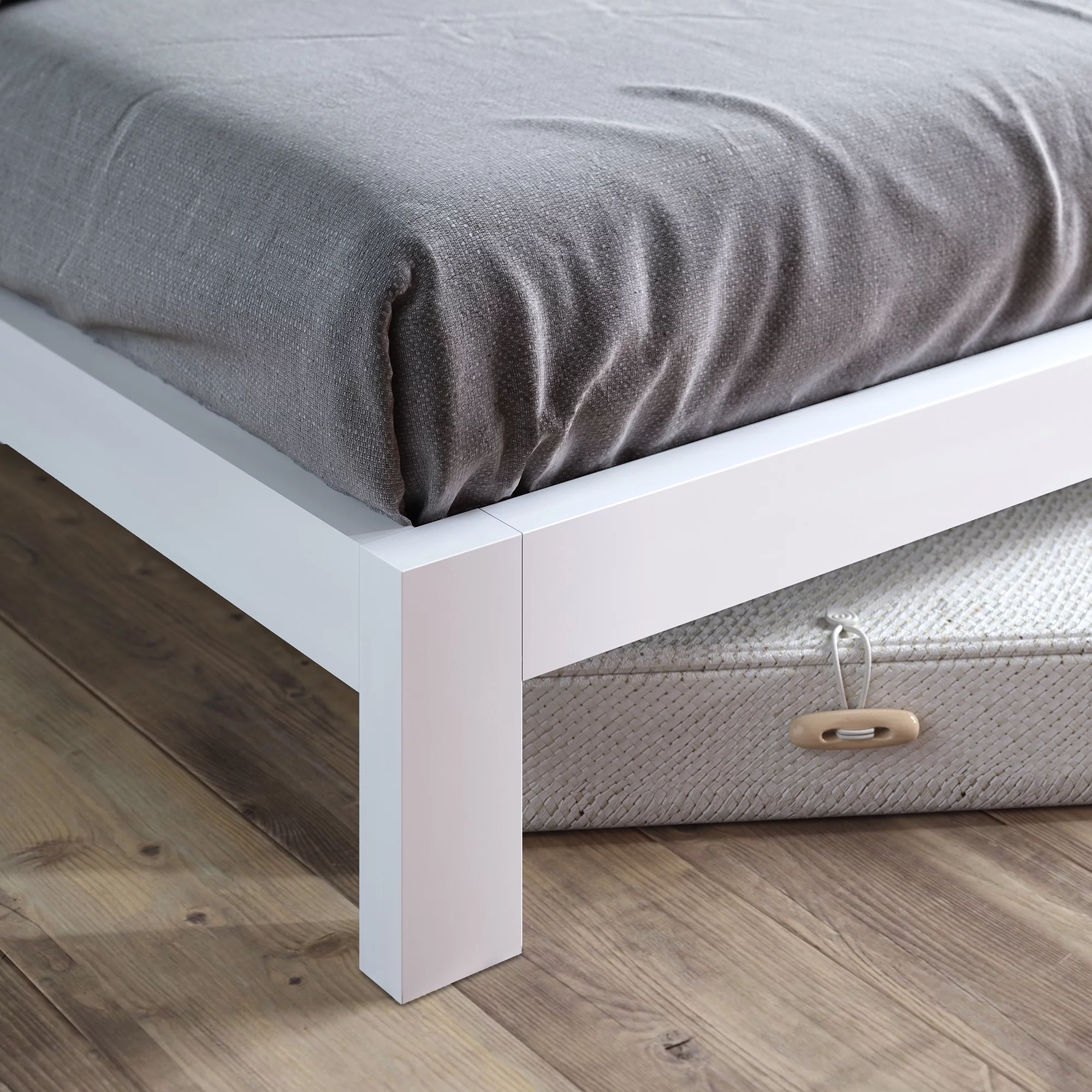 Zinus Arnav 10 White Metal Platform Bed Frame, Queen