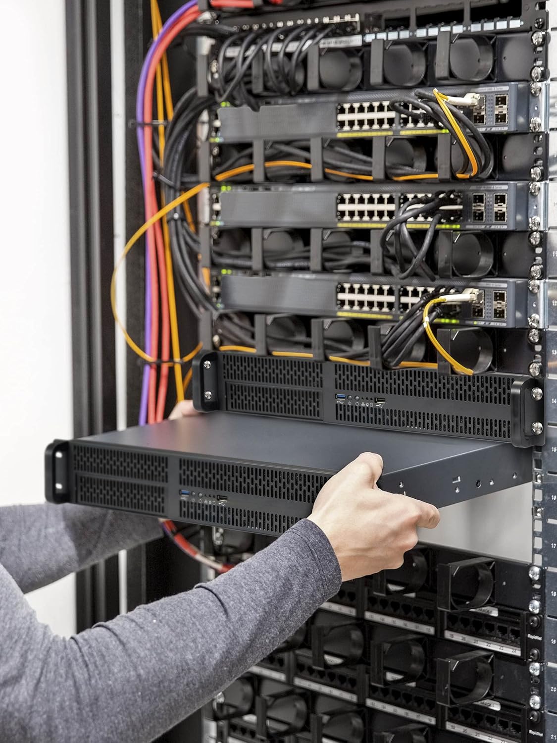 Rosewill 4U Server Chassis 15 Bay Server Case 15x 3.5 HDD Bays, E-ATX Board, Rackmount Server Case