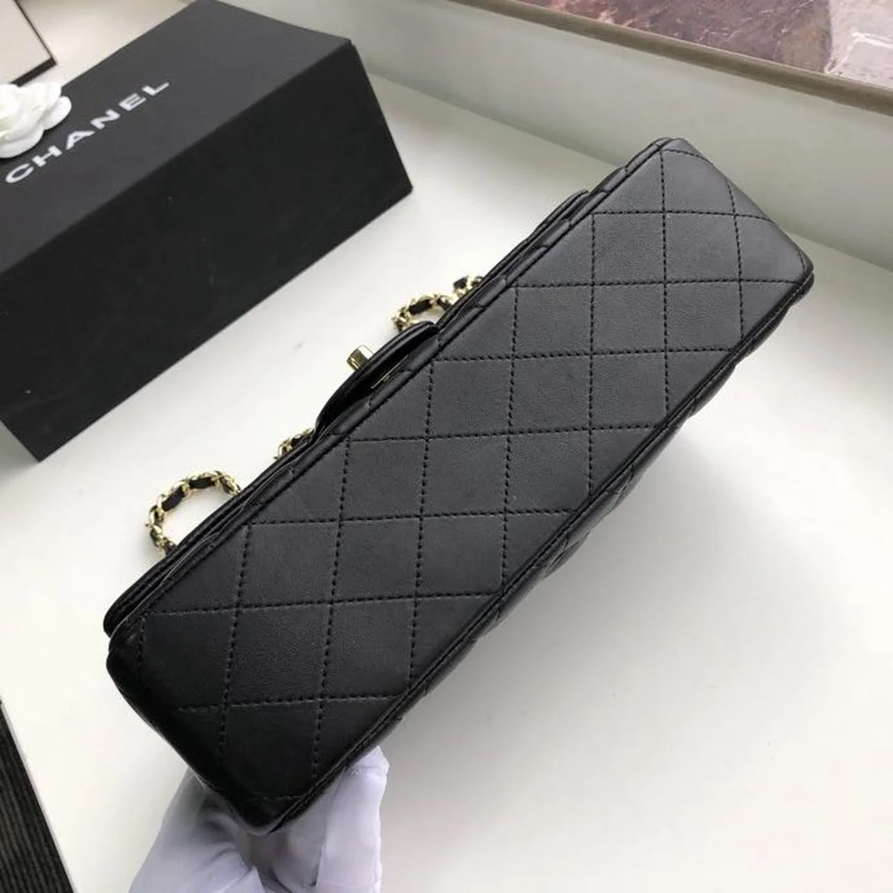 Chanel Classic Handbag Gold Toned Hardware BlackFor Women, Women&rsquo;s Bags, Shoulder And Crossbody Bags 10.2in/26cm A01112