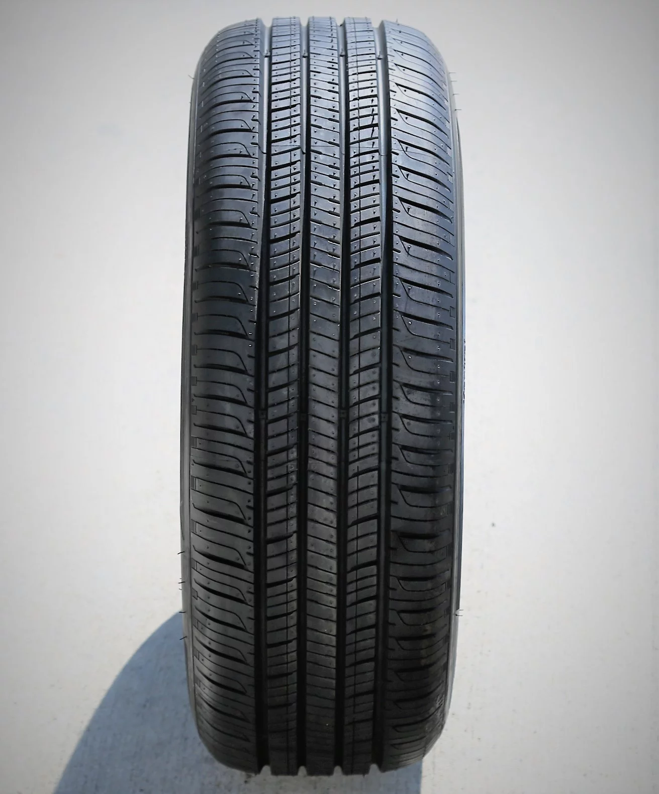 Hankook Kinergy GT (H436) All Season 235/60R18 103H Passenger Tire