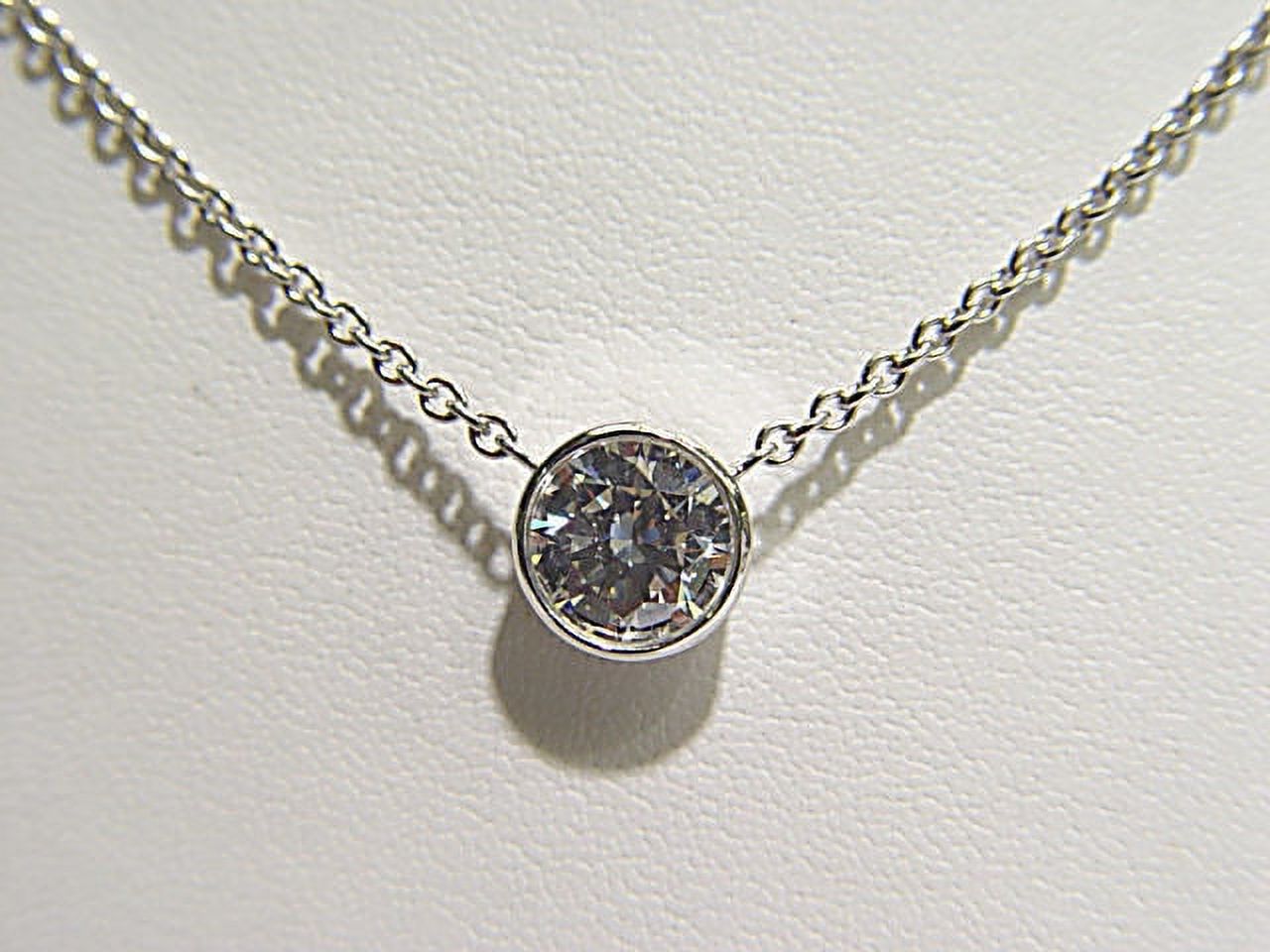 DIAMOND ROUND BRILLIANT SHAPE 6.89X6.89X3.92MM BEZEL SET DIAMOND PENDANT CHAIN